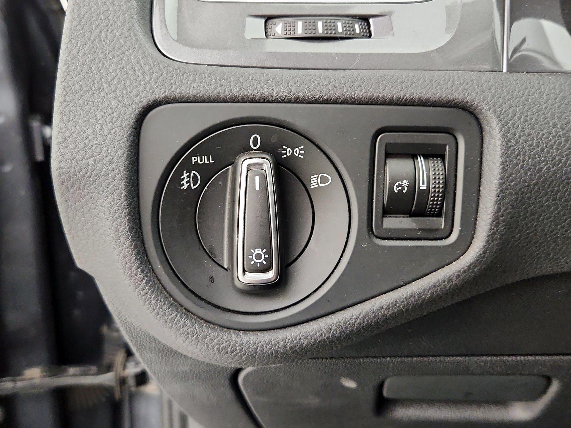 Thumbnail: 2017 Volkswagen Golf - 13