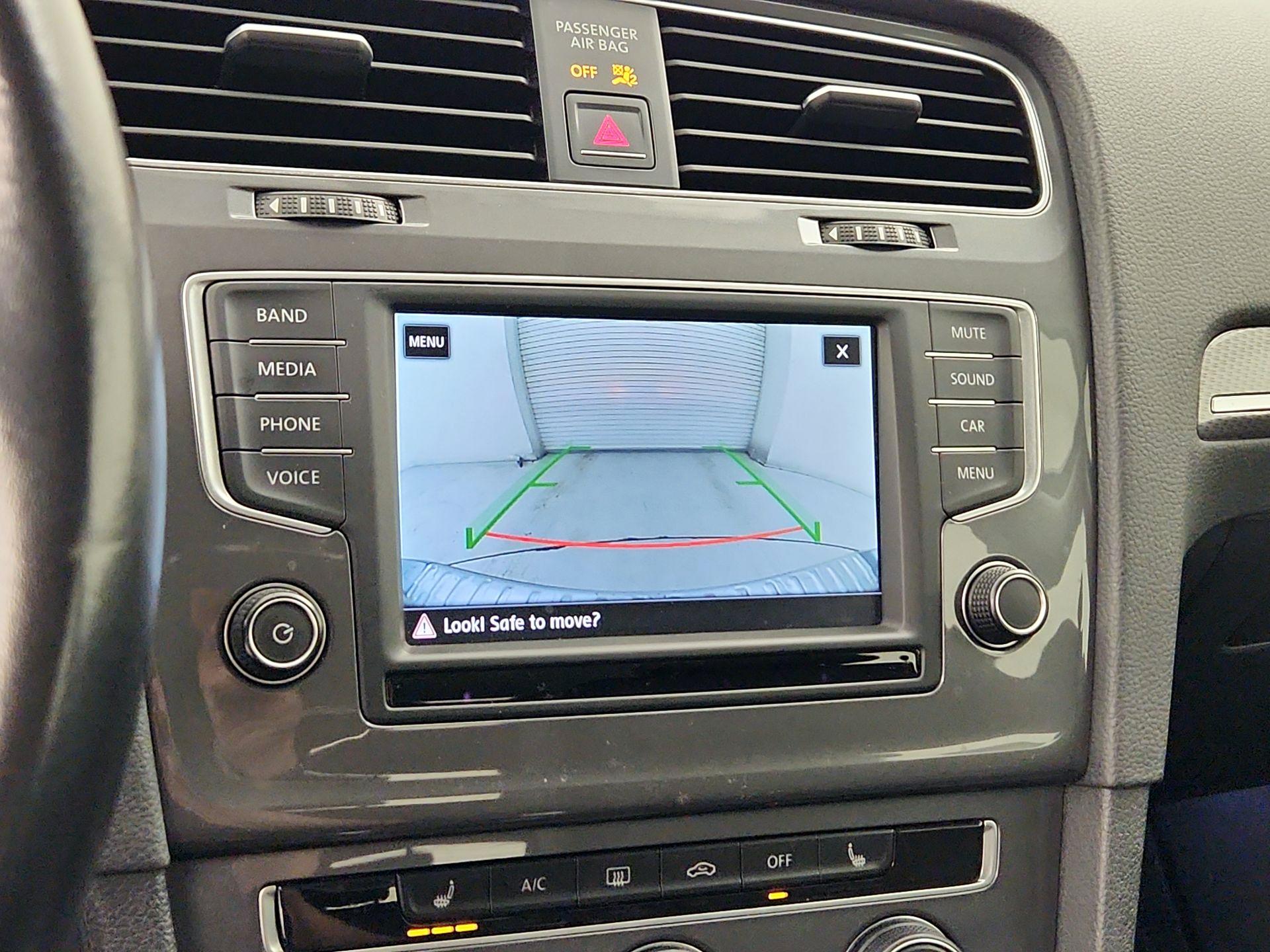 Thumbnail: 2017 Volkswagen Golf - 14