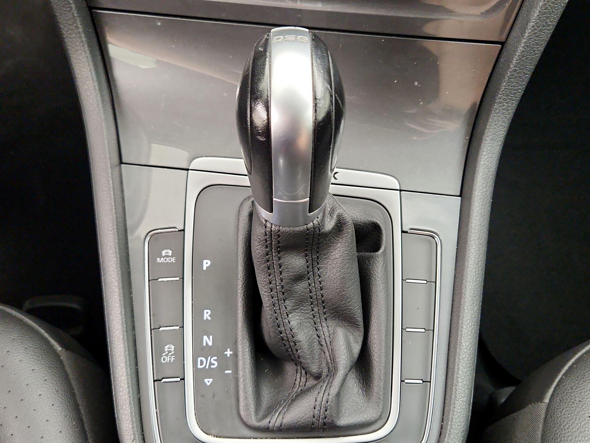 Thumbnail: 2017 Volkswagen Golf - 17