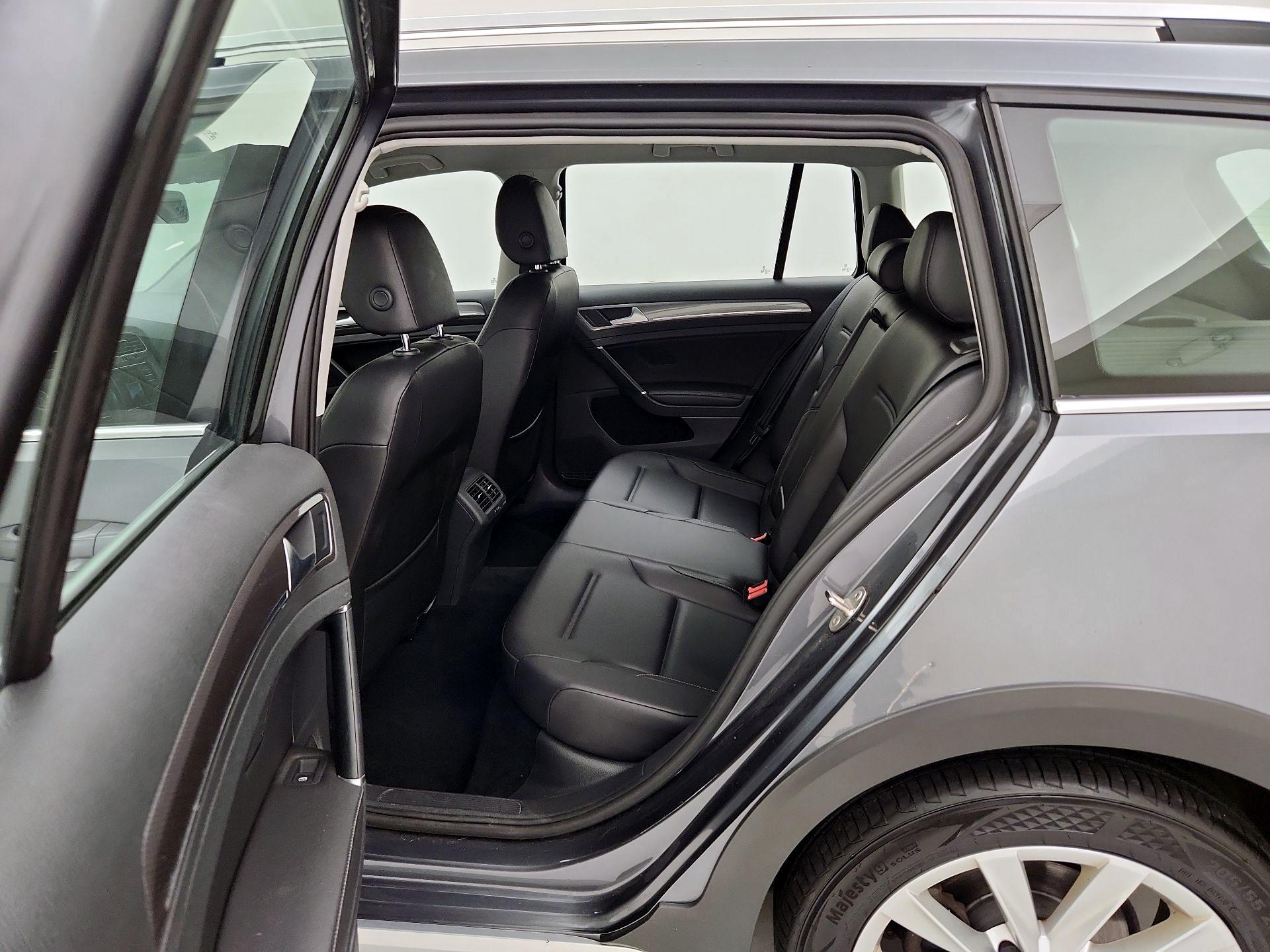 Thumbnail: 2017 Volkswagen Golf - 19