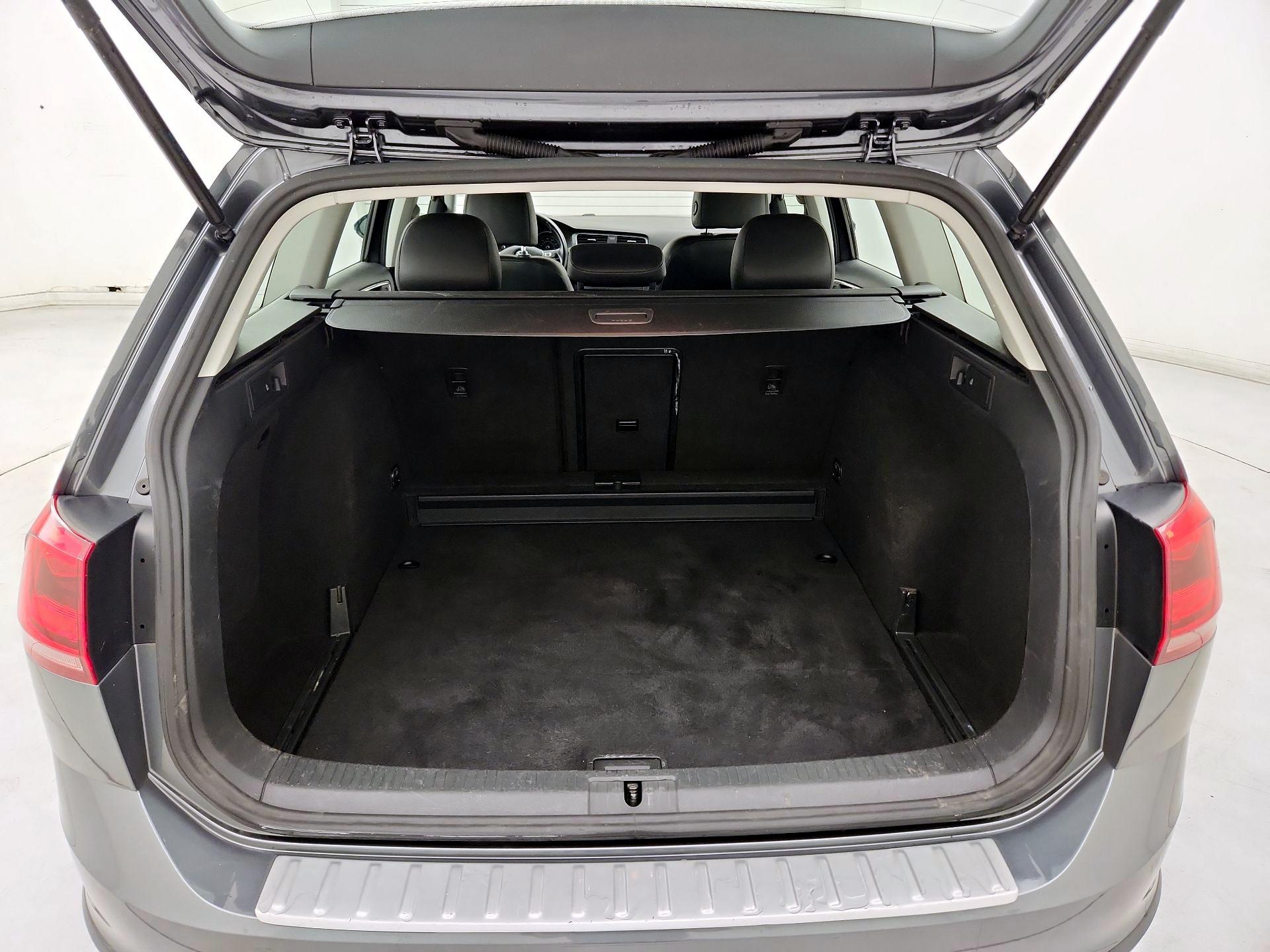 Thumbnail: 2017 Volkswagen Golf - 20