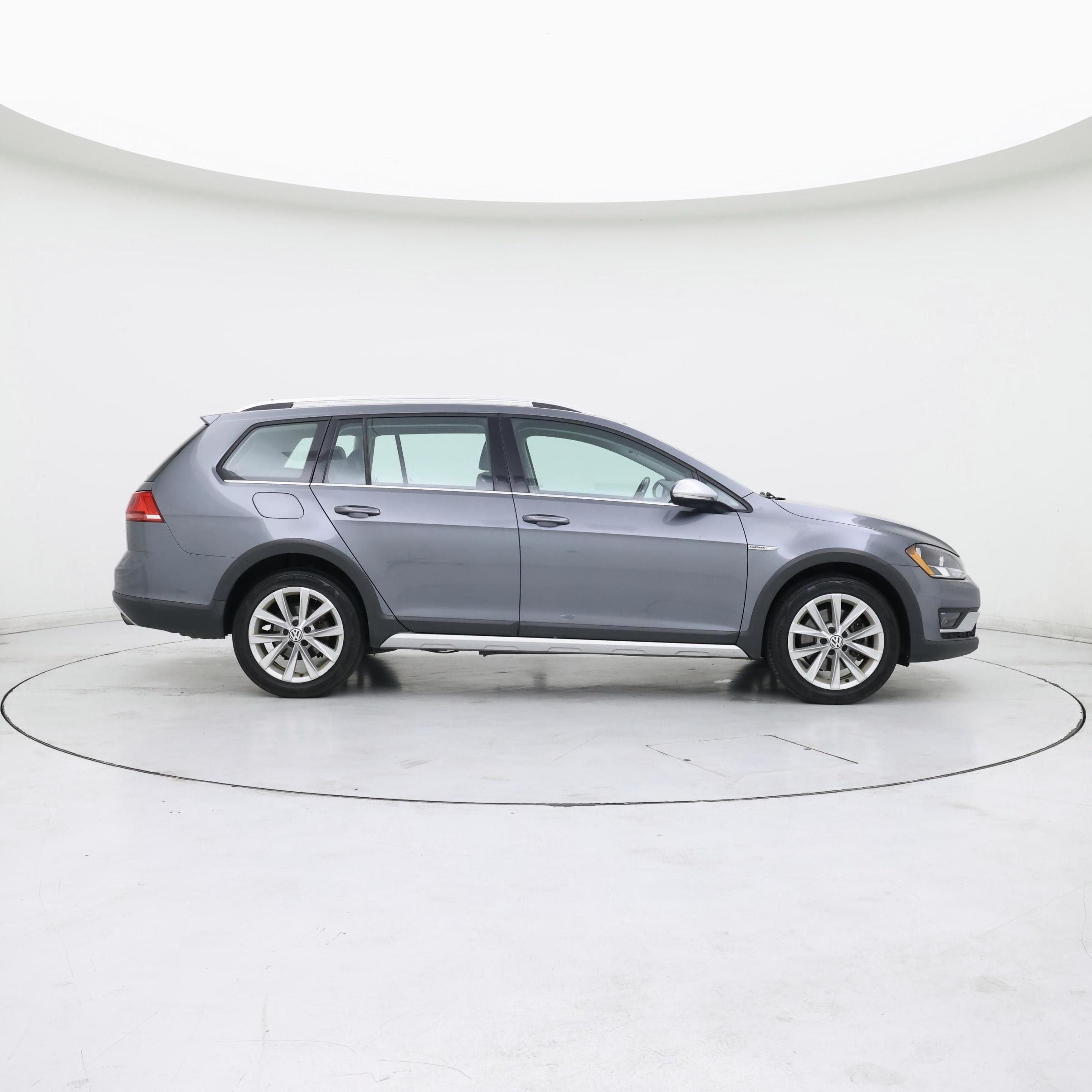 Thumbnail: 2017 Volkswagen Golf - 7