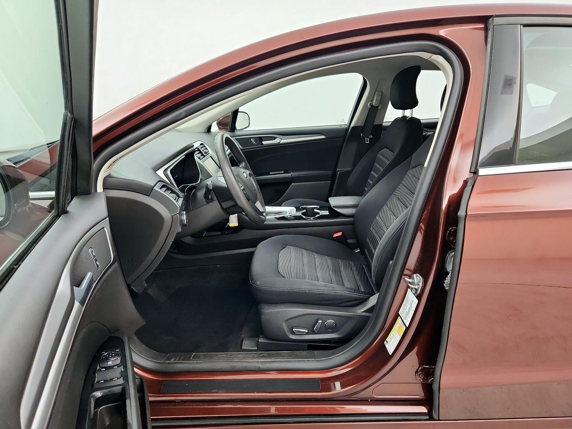 Thumbnail: 2016 Ford Fusion - 11