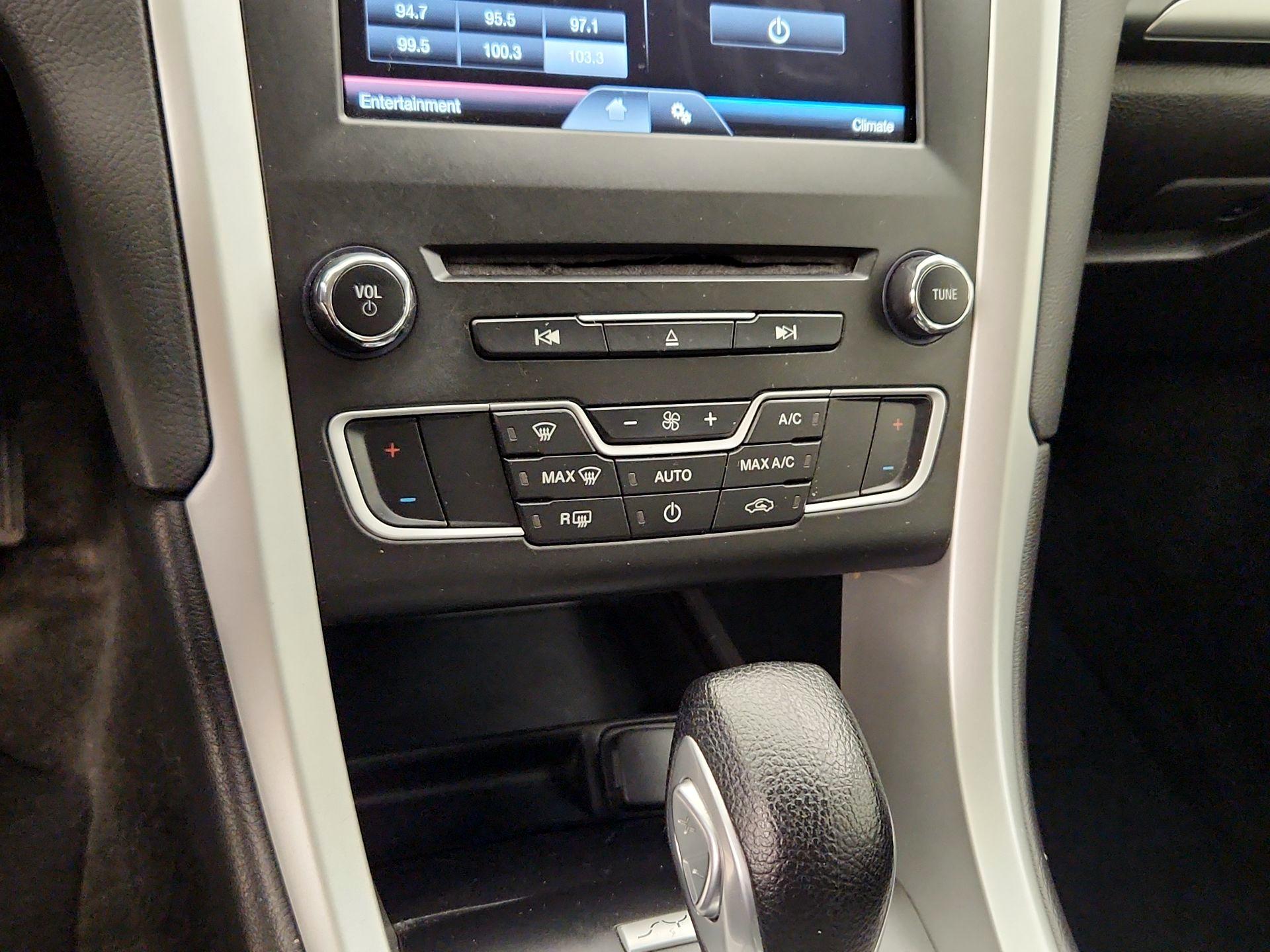 Thumbnail: 2016 Ford Fusion - 16