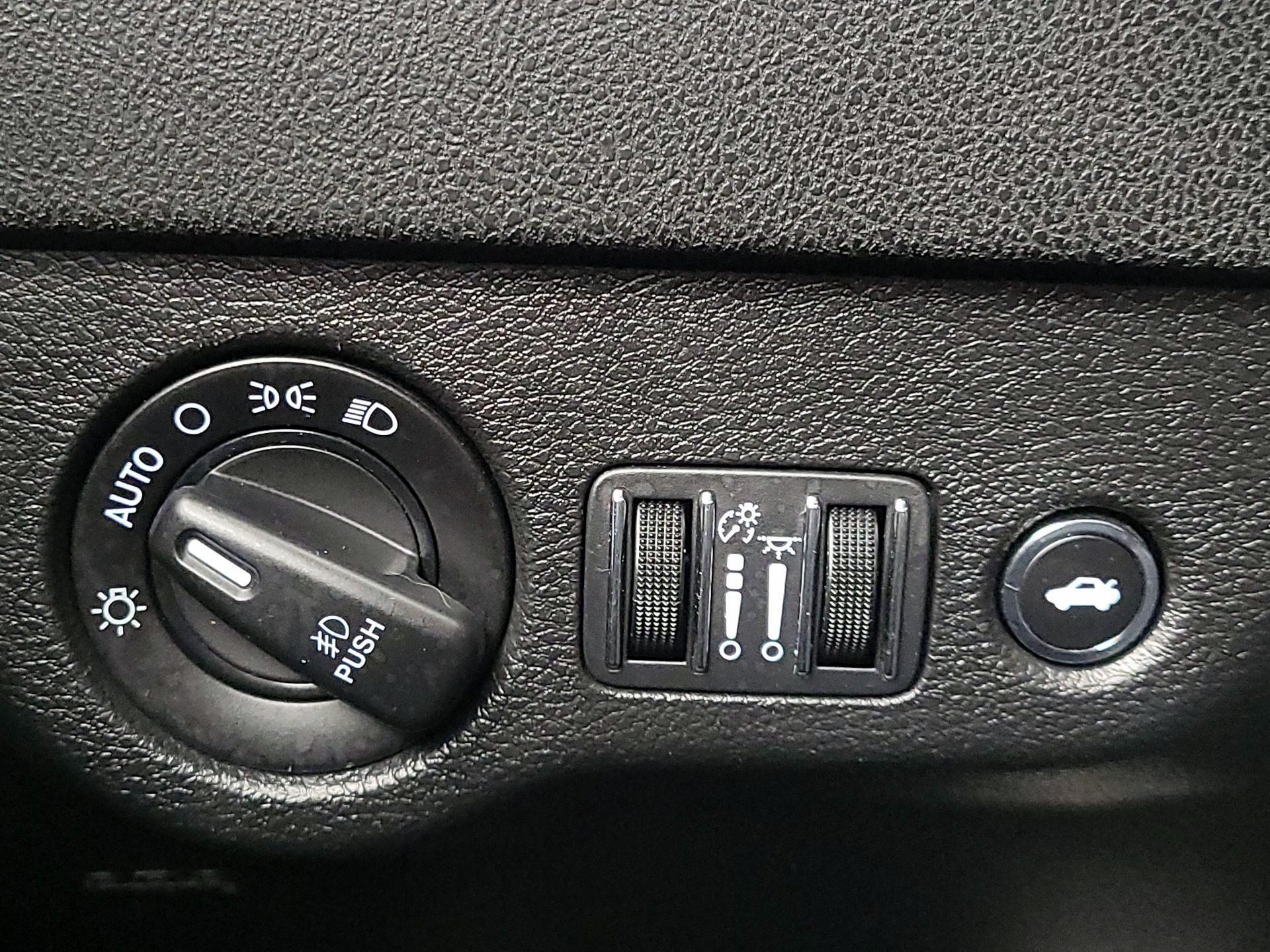 Thumbnail: 2020 Dodge Charger - 13