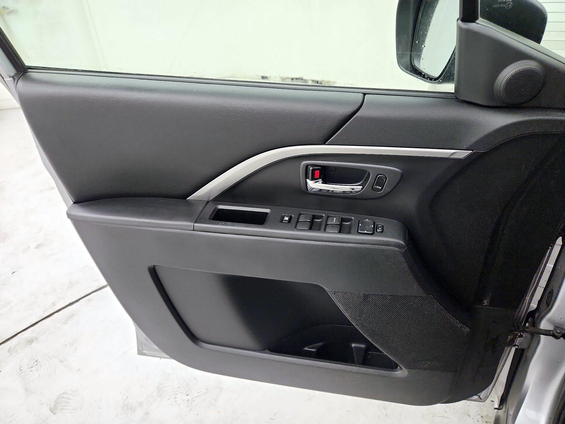 Thumbnail: 2014 Mazda Mazda5 - 12