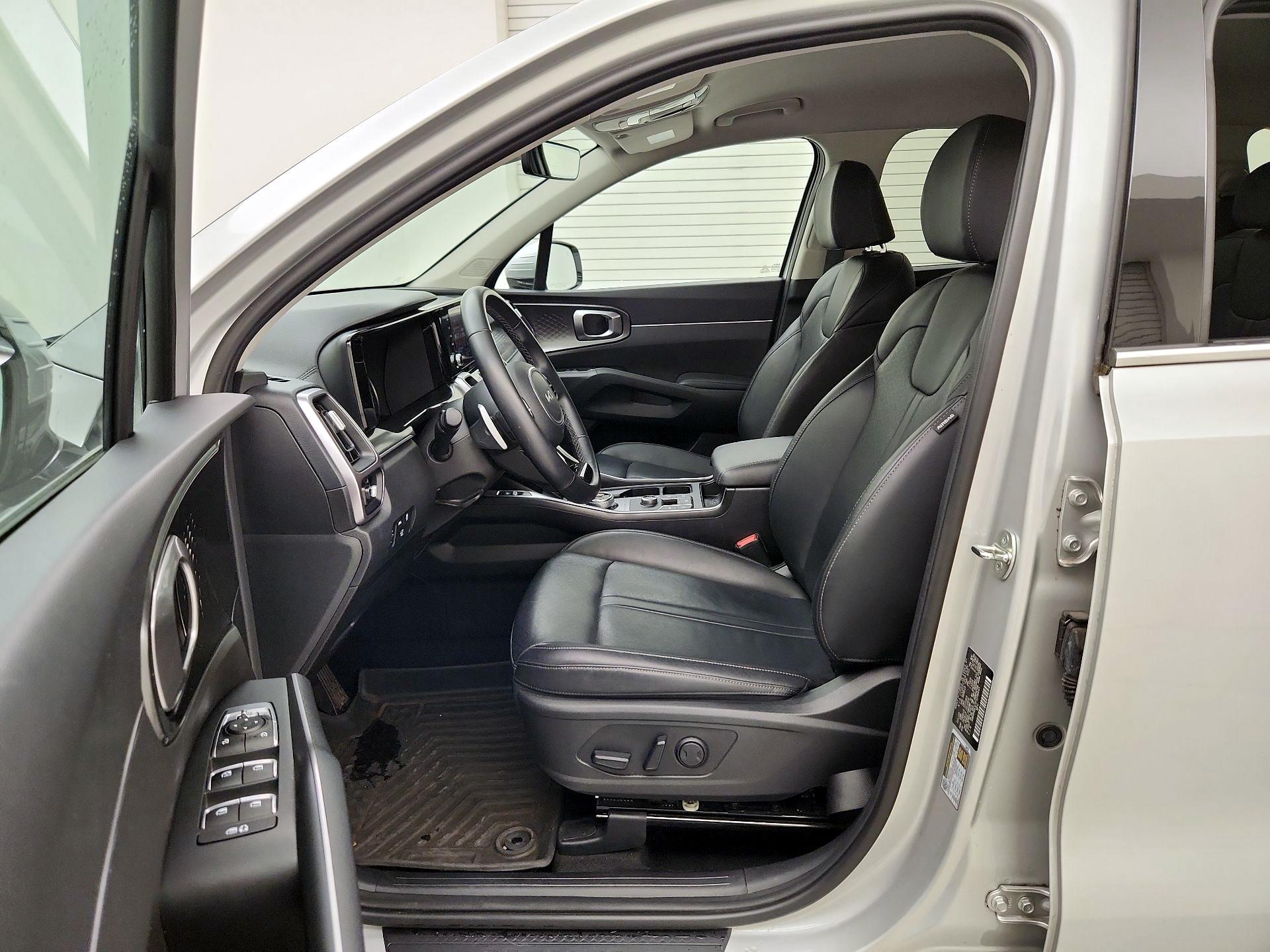 Thumbnail: 2023 Kia Sorento - 11