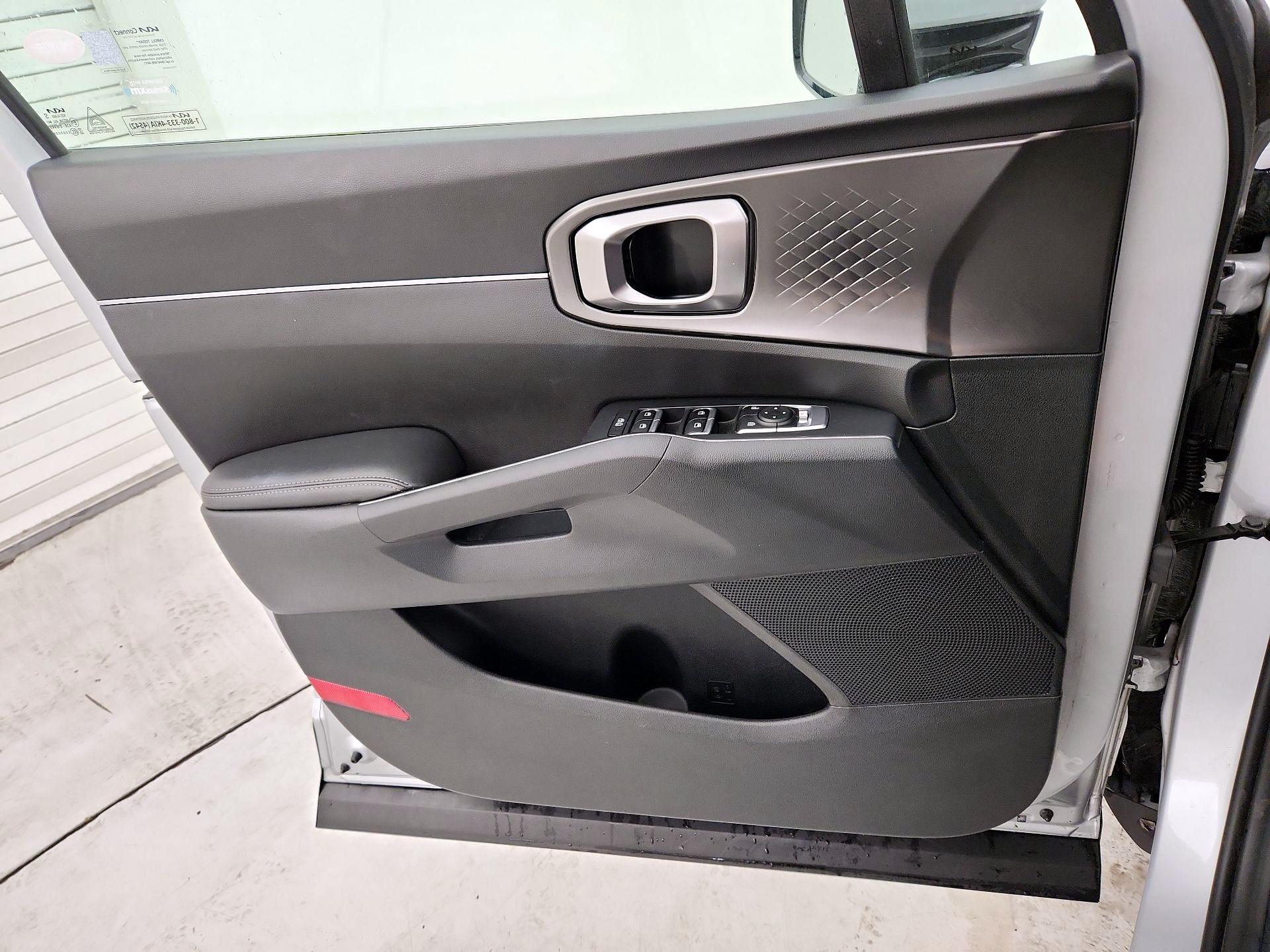 Thumbnail: 2023 Kia Sorento - 12