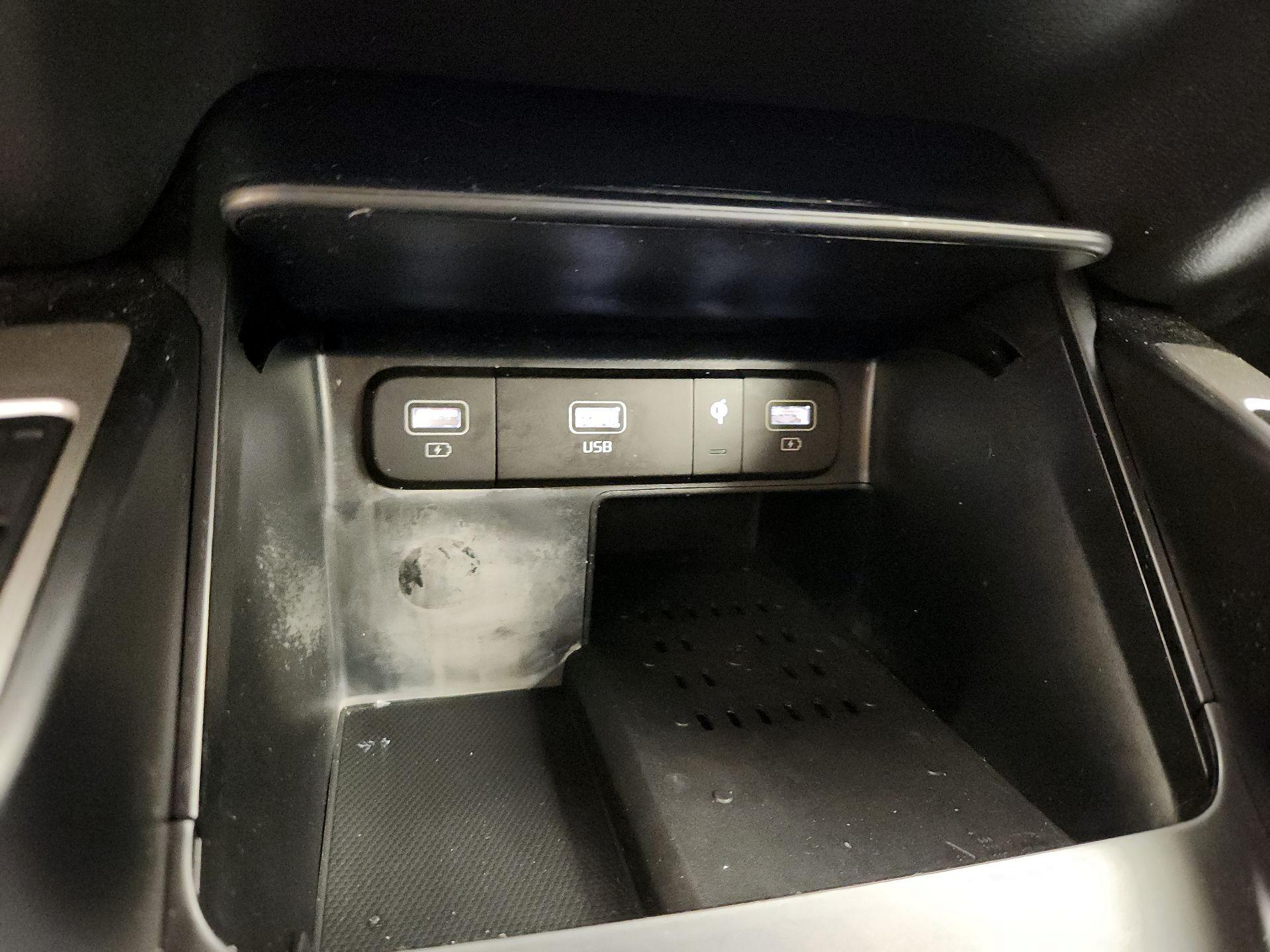 Thumbnail: 2023 Kia Sorento - 19