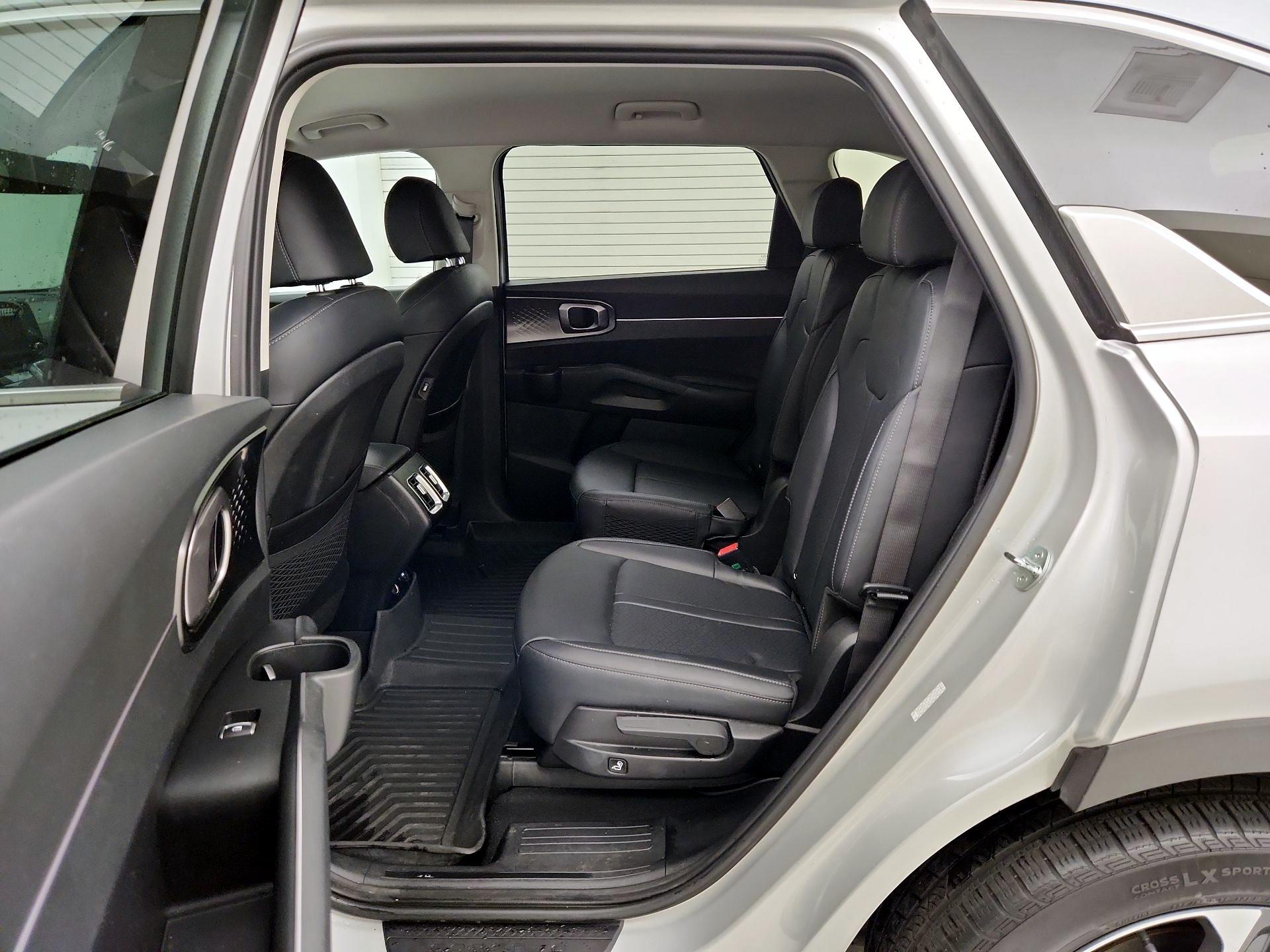 Thumbnail: 2023 Kia Sorento - 20