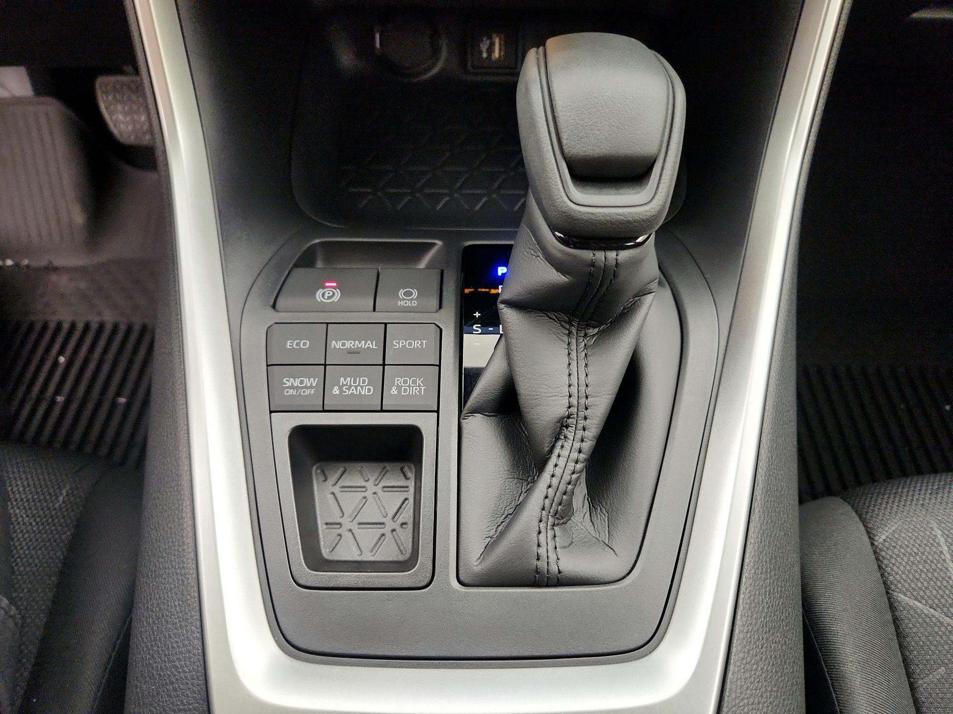 Thumbnail: 2025 Toyota RAV4 - 17