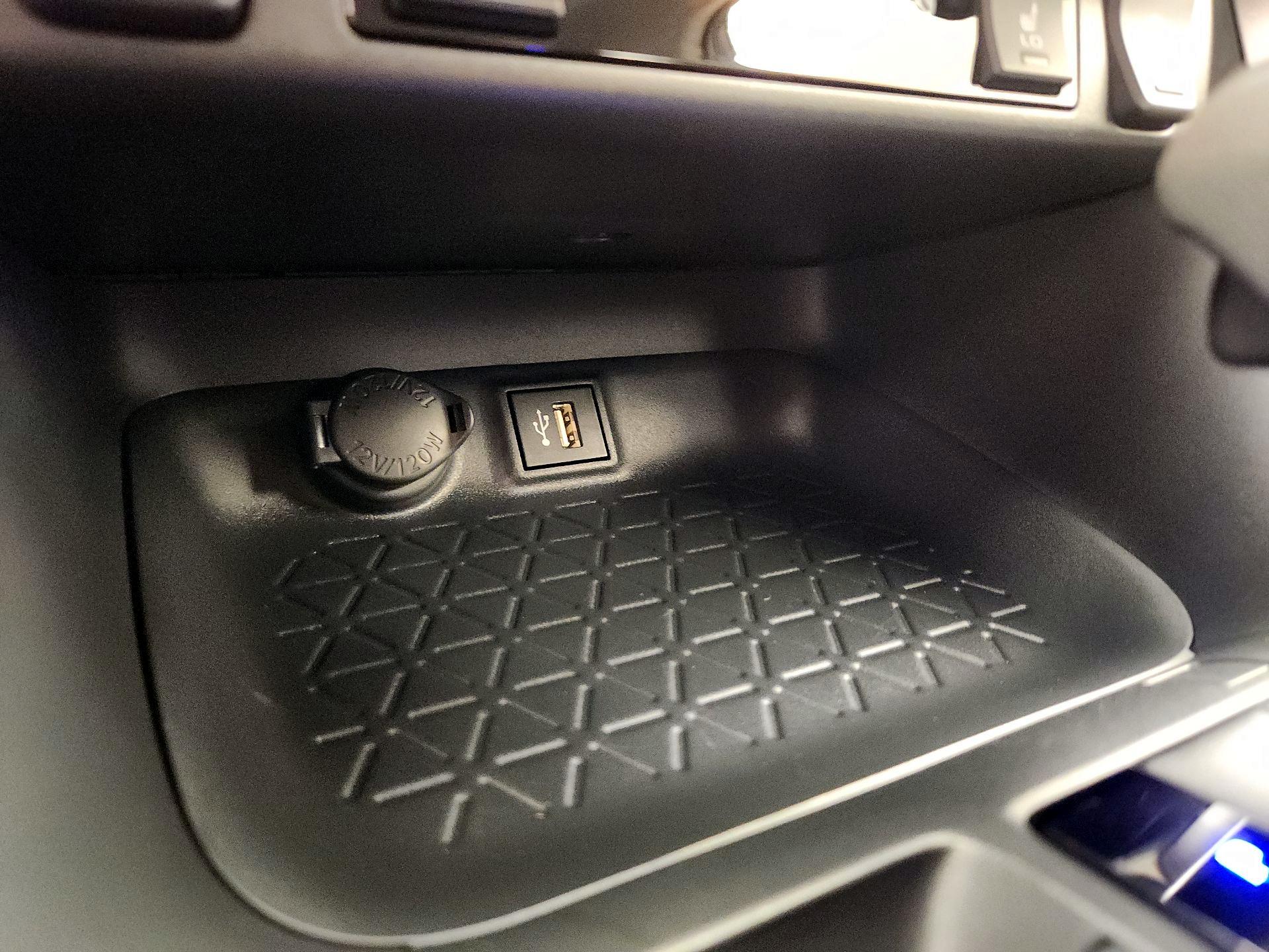 Thumbnail: 2025 Toyota RAV4 - 18