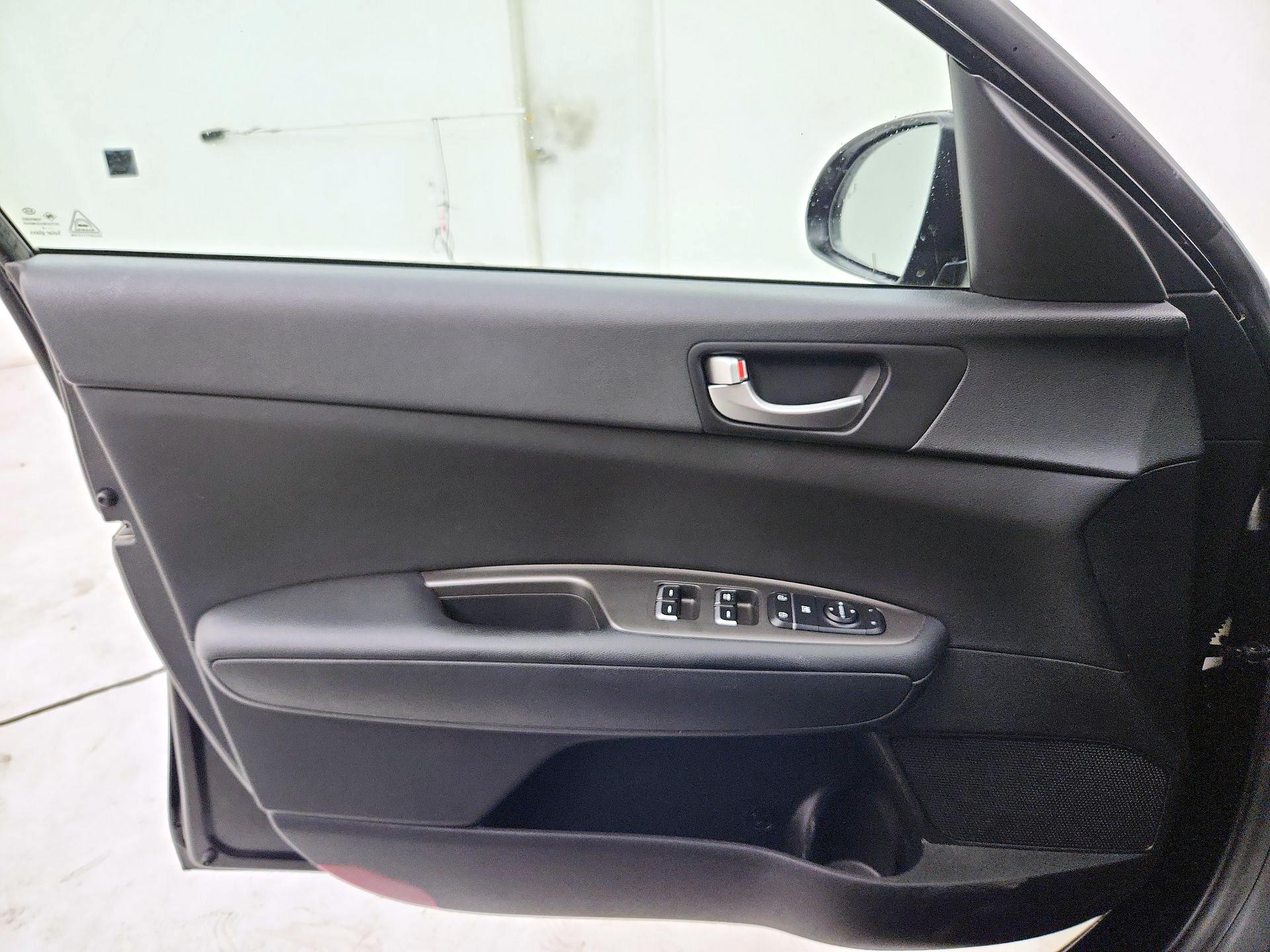 Thumbnail: 2020 Kia Optima - 12