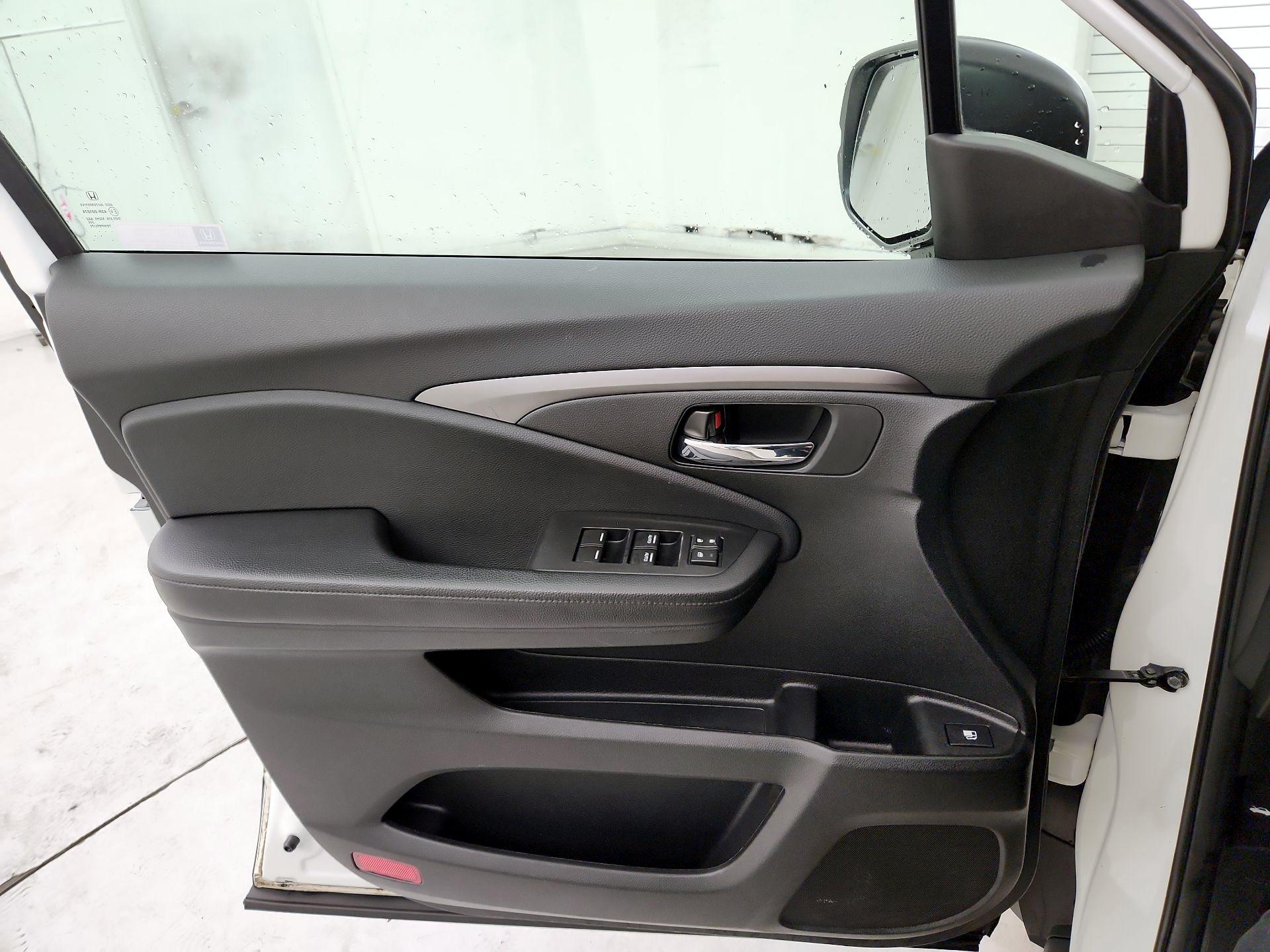 Thumbnail: 2018 Honda Pilot - 12