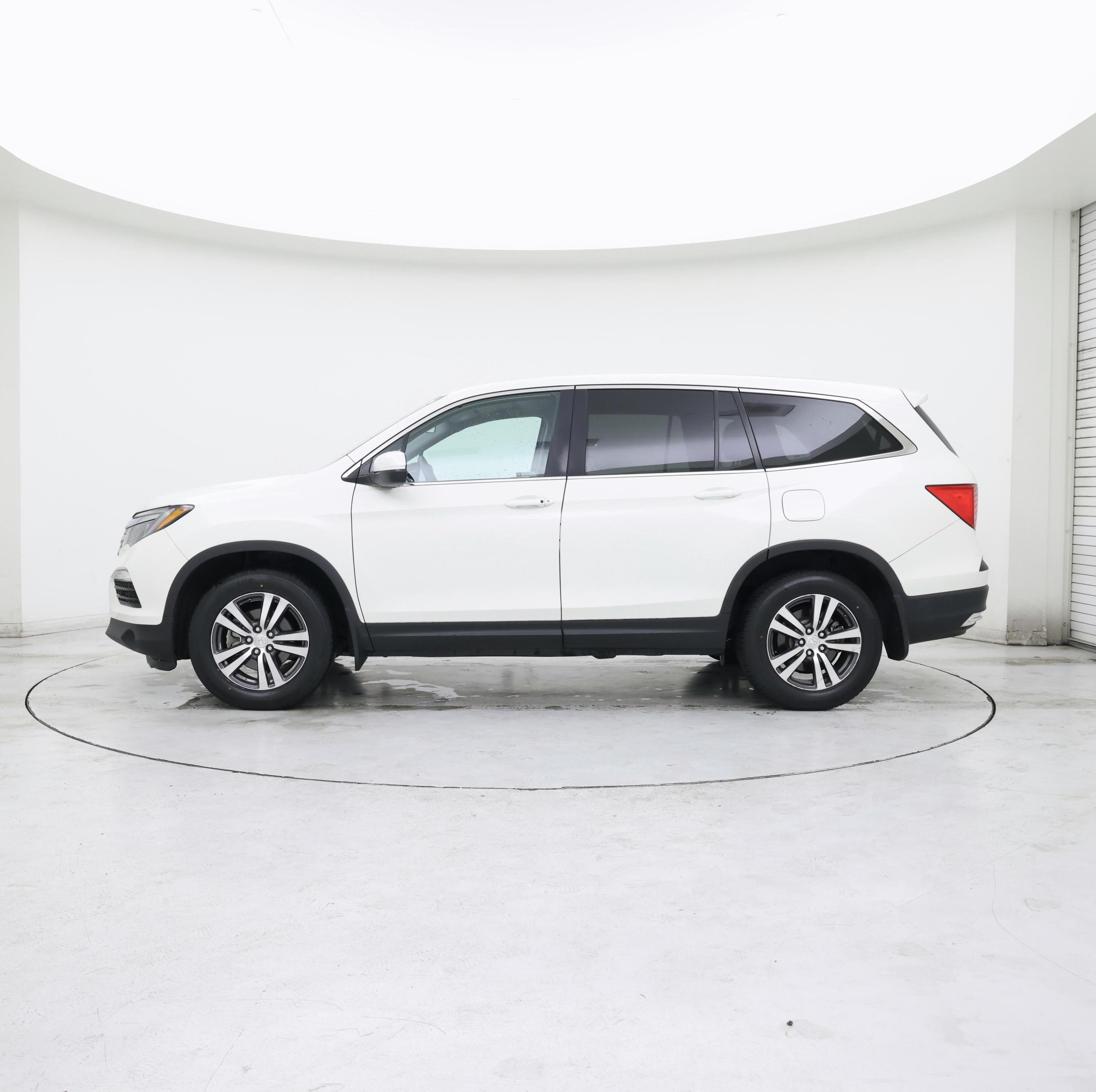 Thumbnail: 2018 Honda Pilot - 3