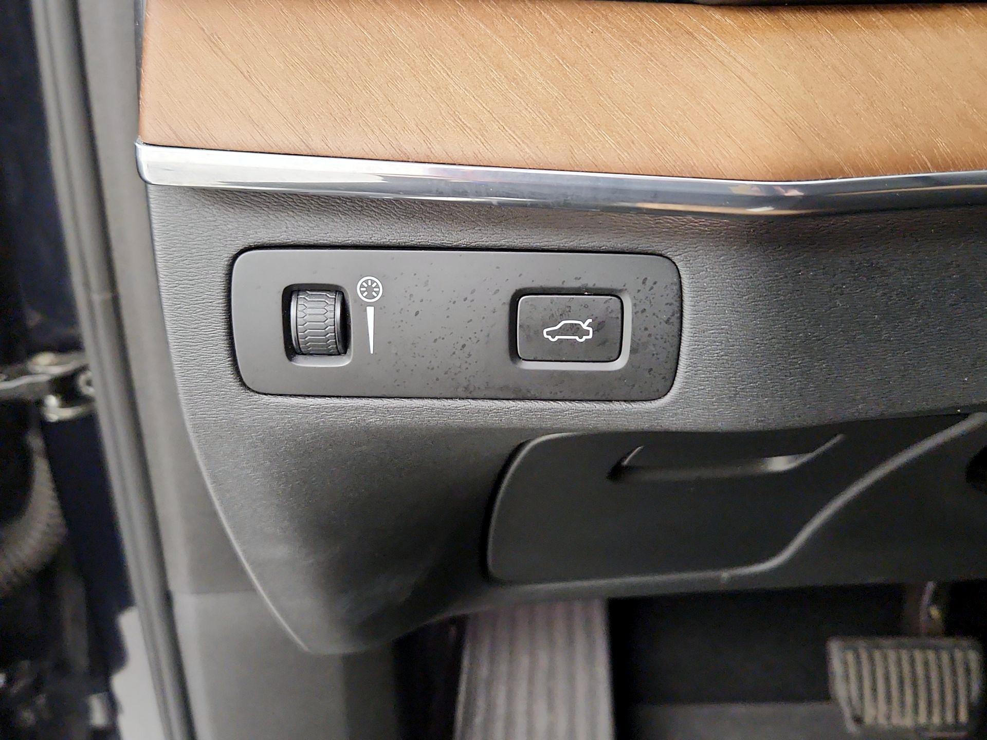 Thumbnail: 2017 Volvo XC90 - 13