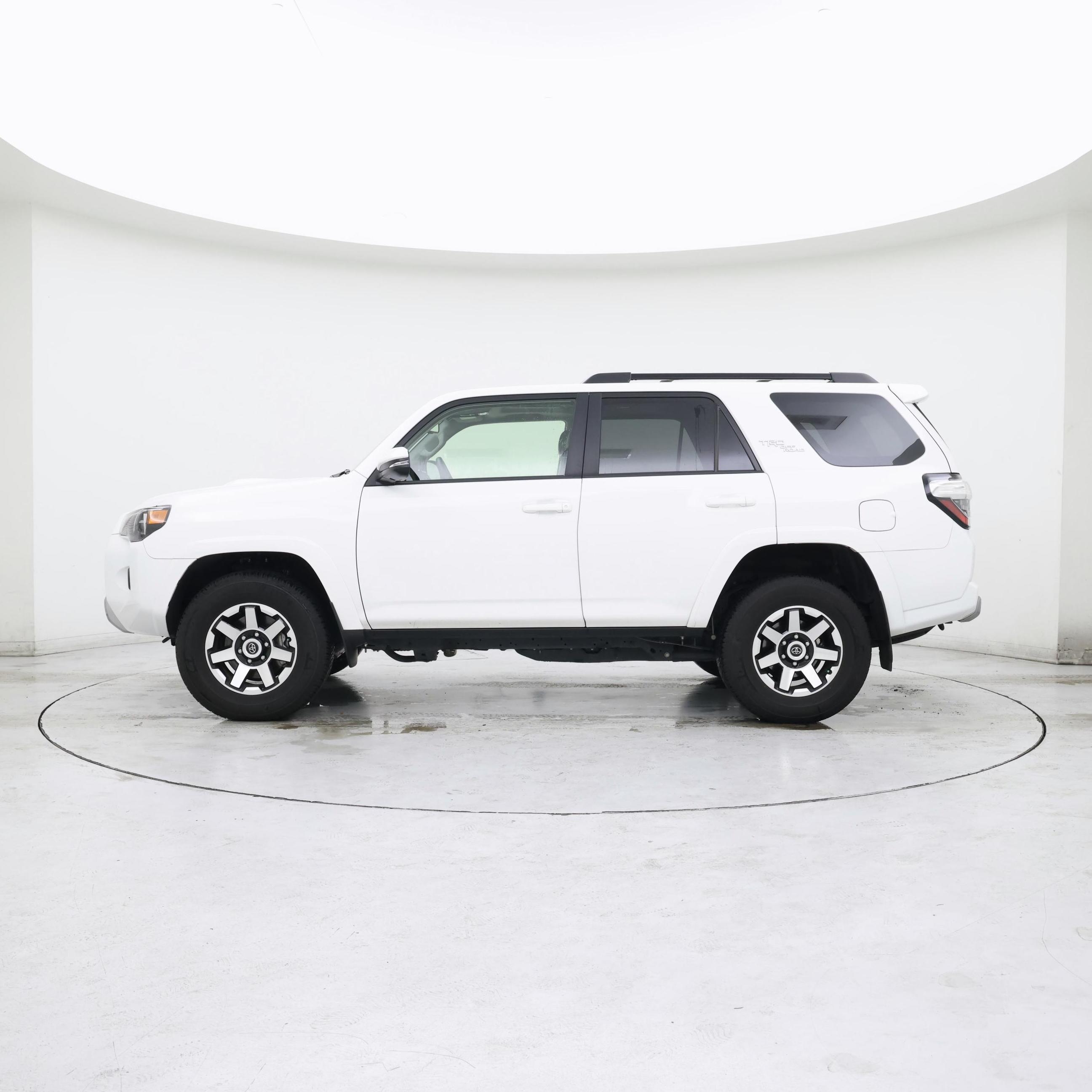 Thumbnail: 2023 Toyota 4Runner - 3