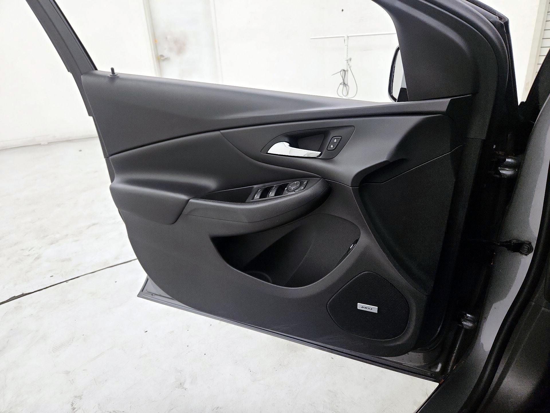 Thumbnail: 2018 Chevrolet Volt - 12