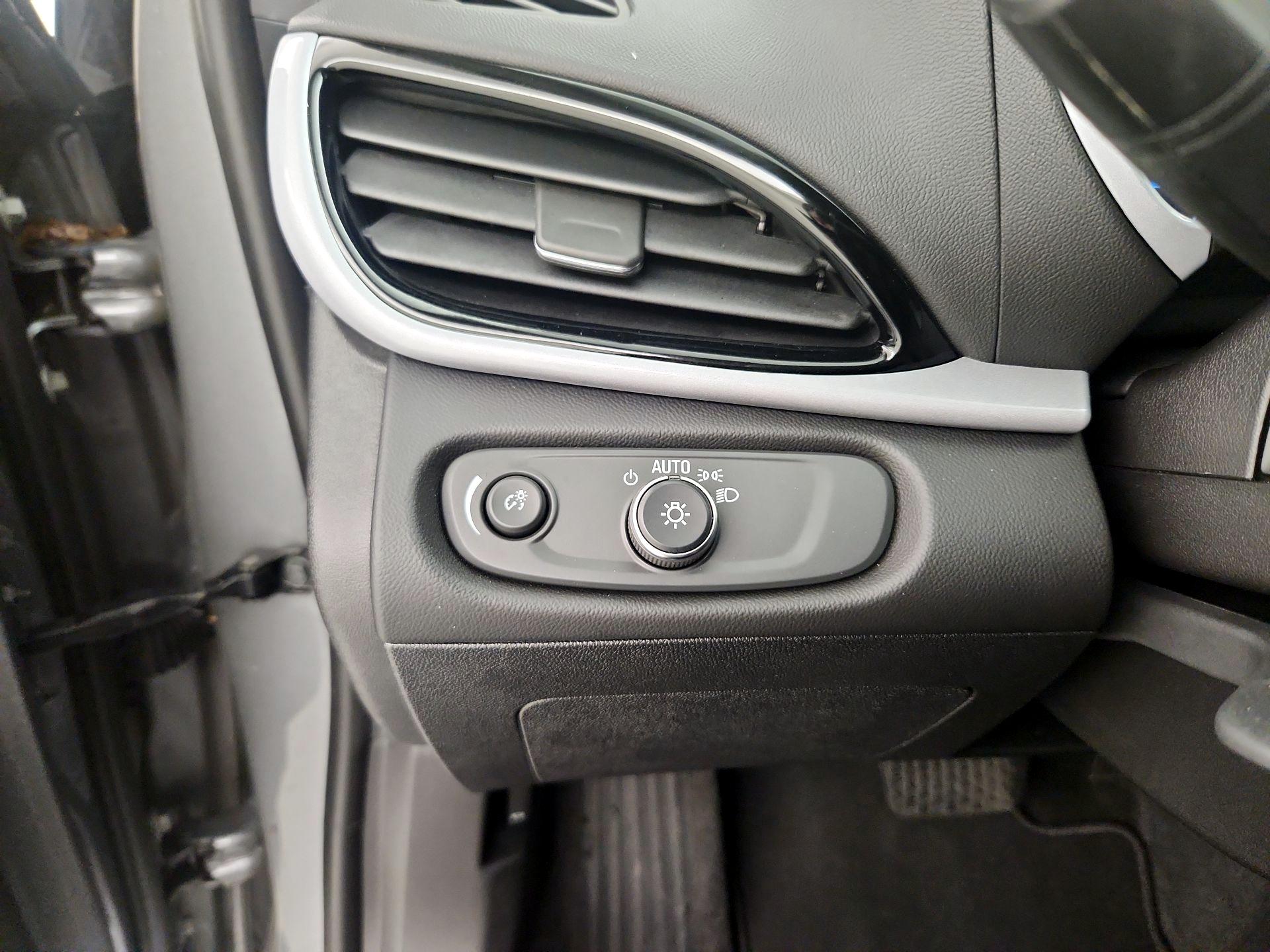 Thumbnail: 2018 Chevrolet Volt - 13