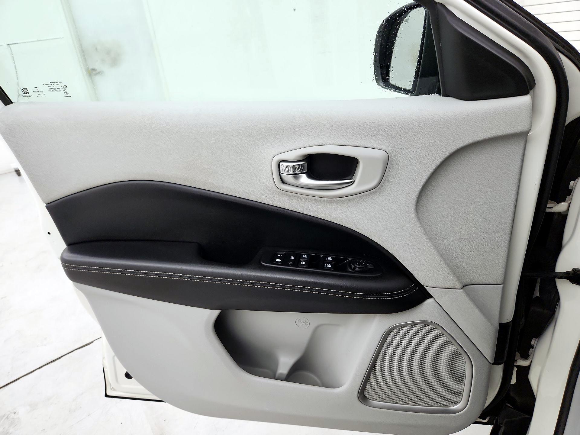 Thumbnail: 2019 Jeep Compass - 12