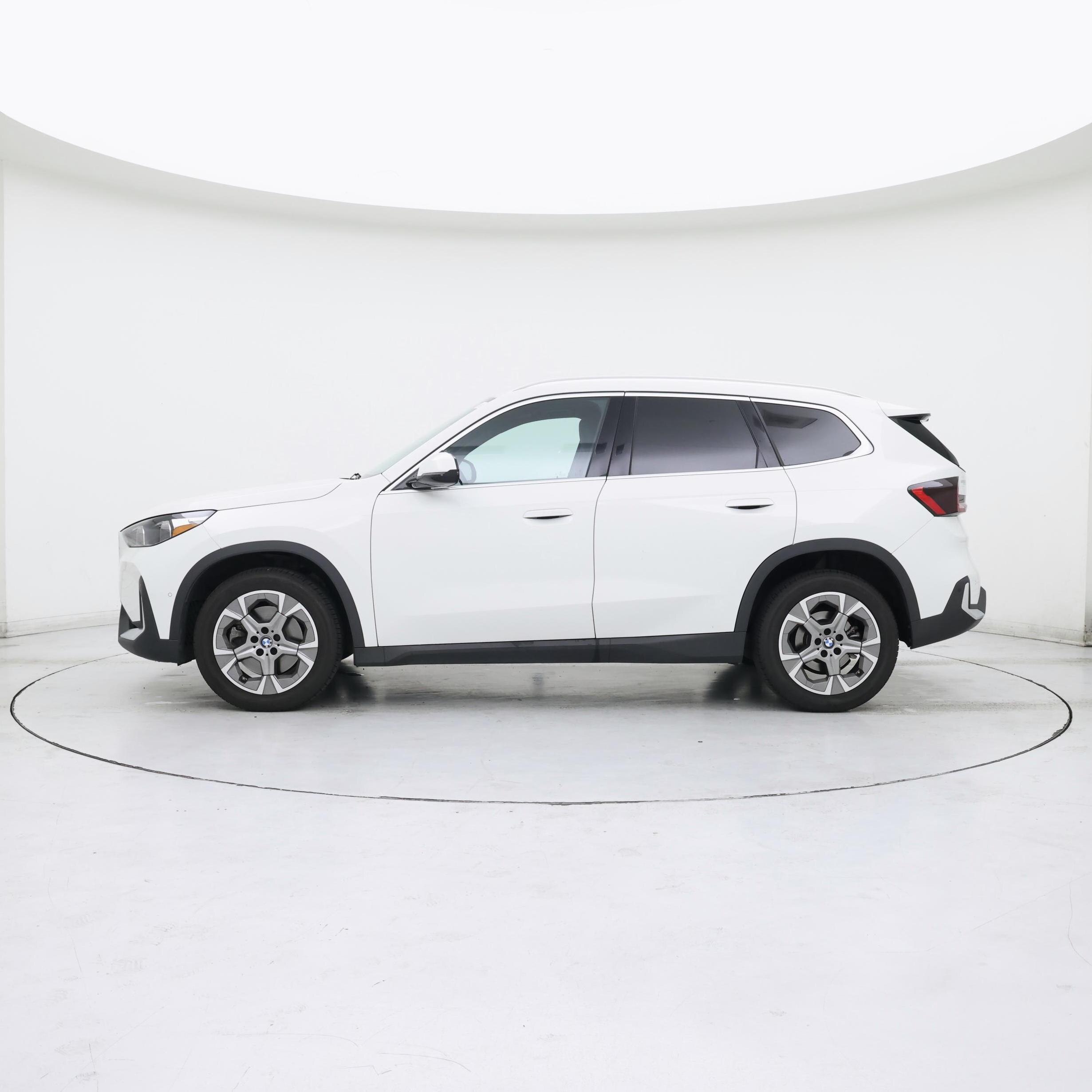 Thumbnail: 2023 BMW X1 - 3