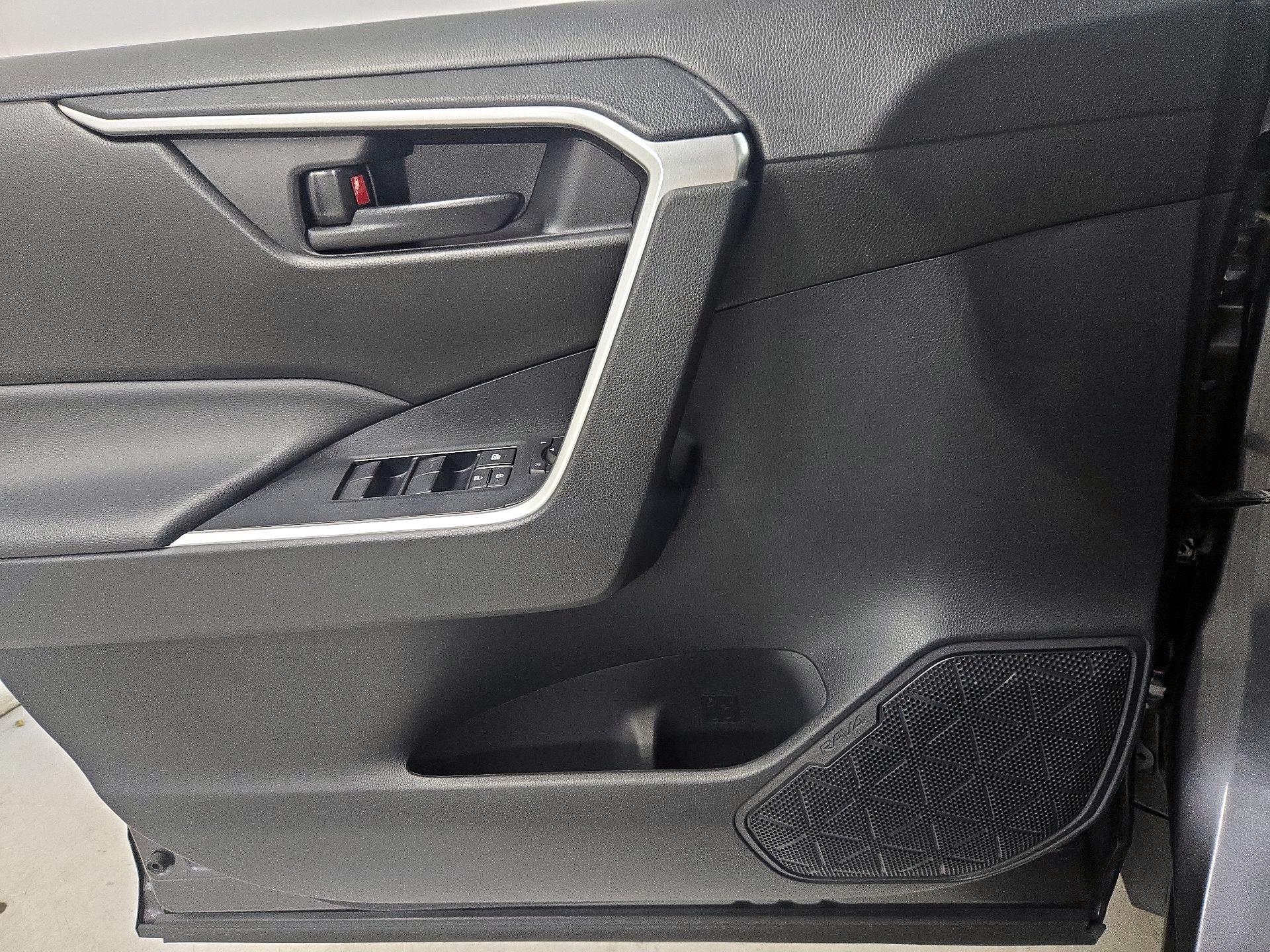 Thumbnail: 2022 Toyota RAV4 - 12