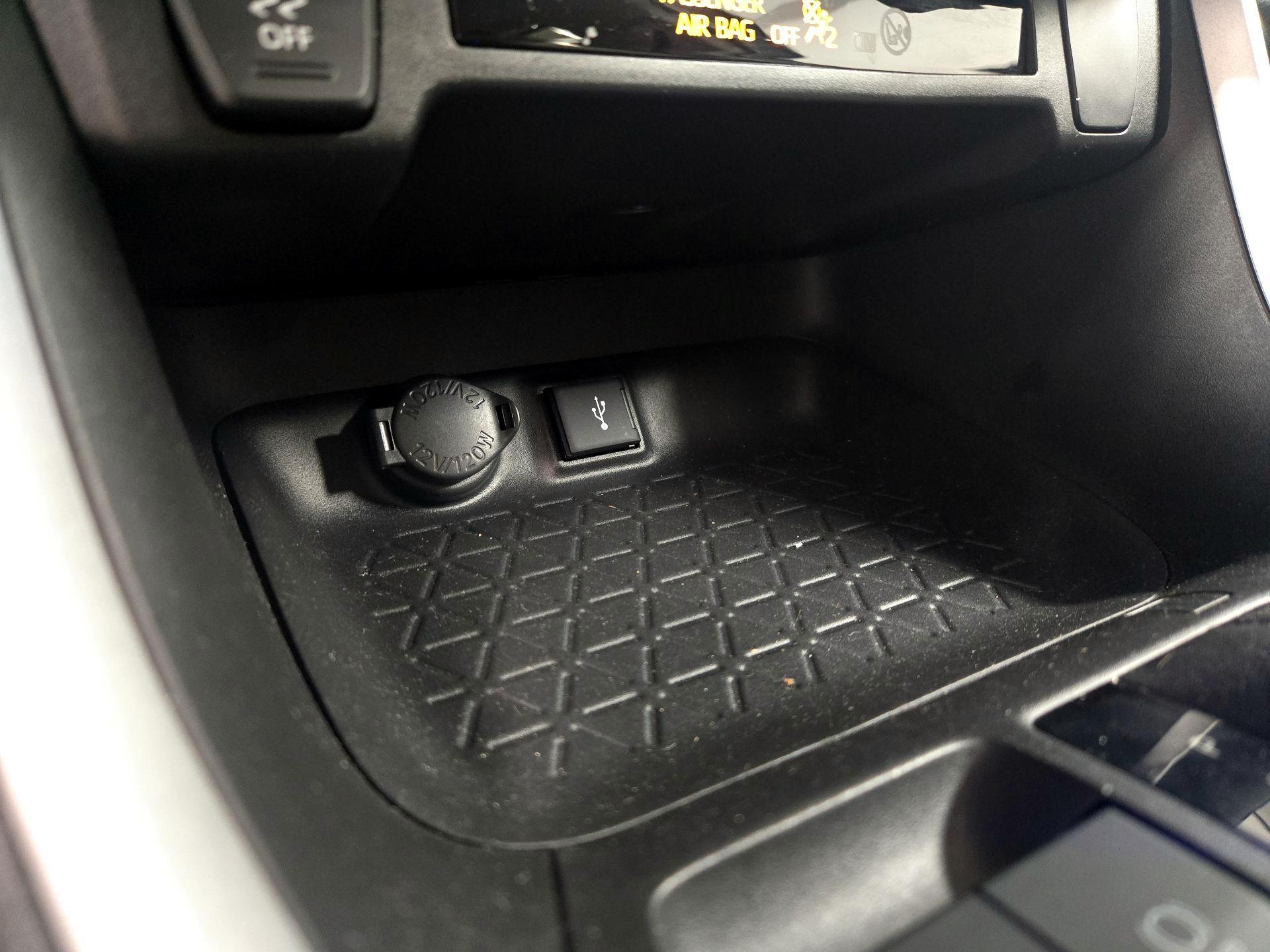 Thumbnail: 2022 Toyota RAV4 - 18