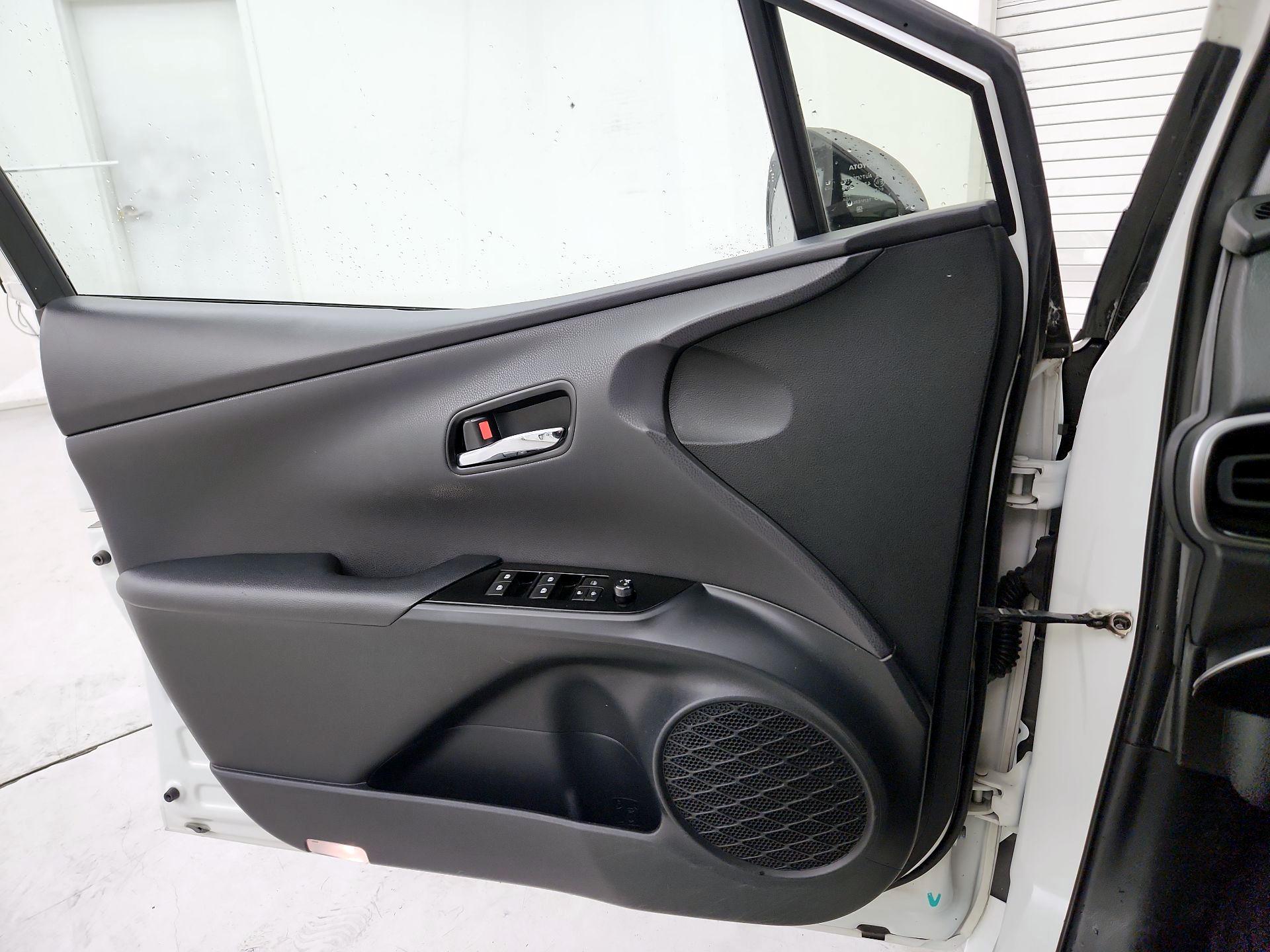 Thumbnail: 2017 Toyota Prius - 12