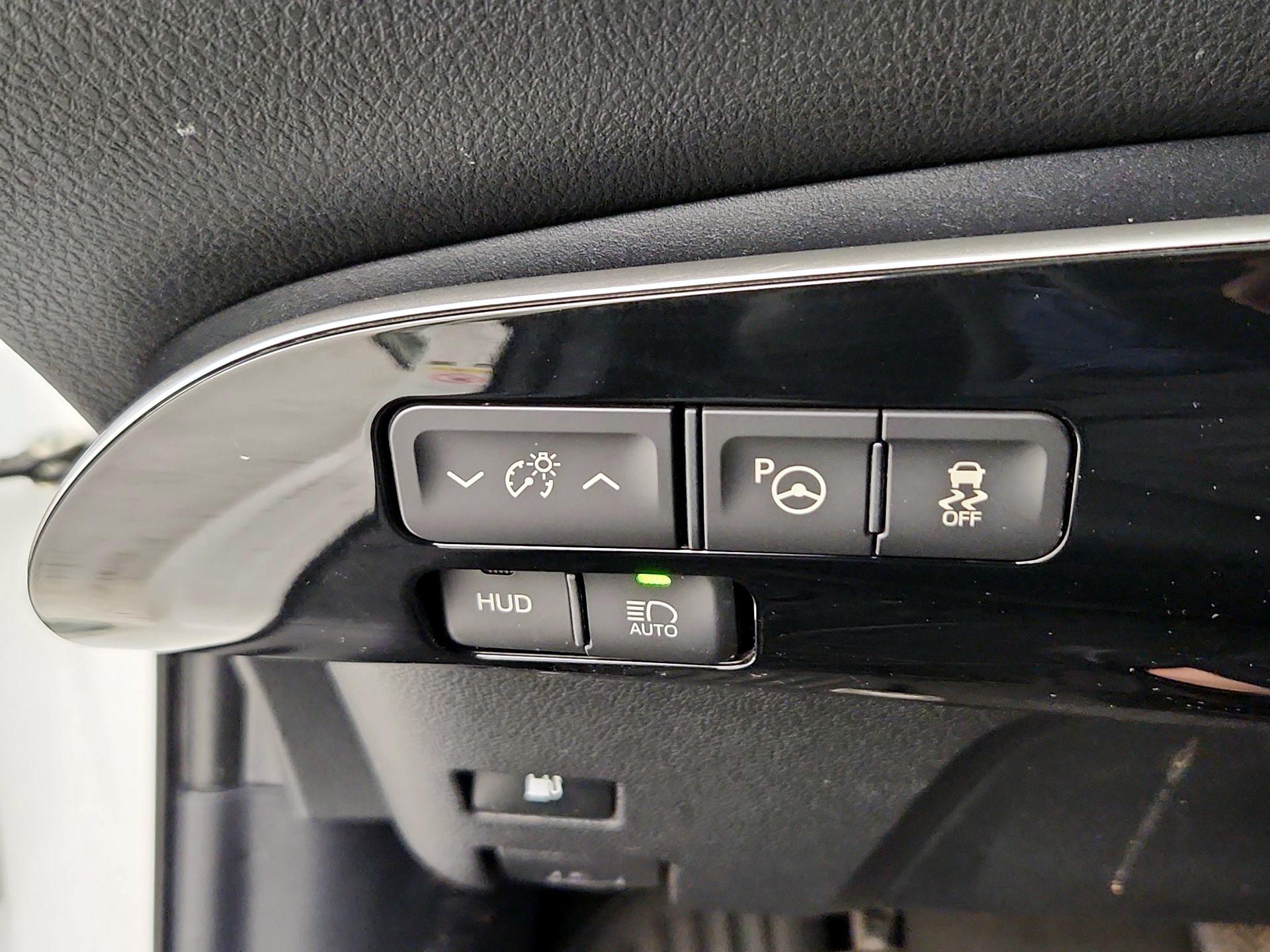 Thumbnail: 2017 Toyota Prius - 13