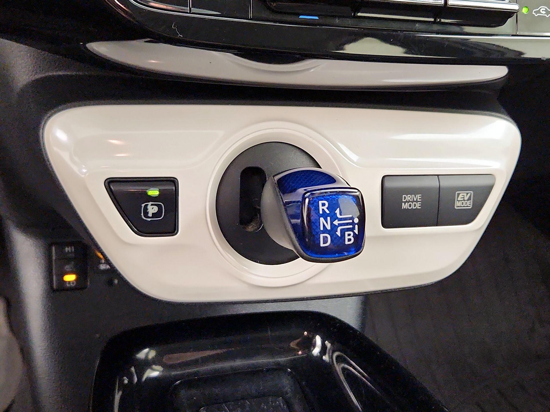 Thumbnail: 2017 Toyota Prius - 17