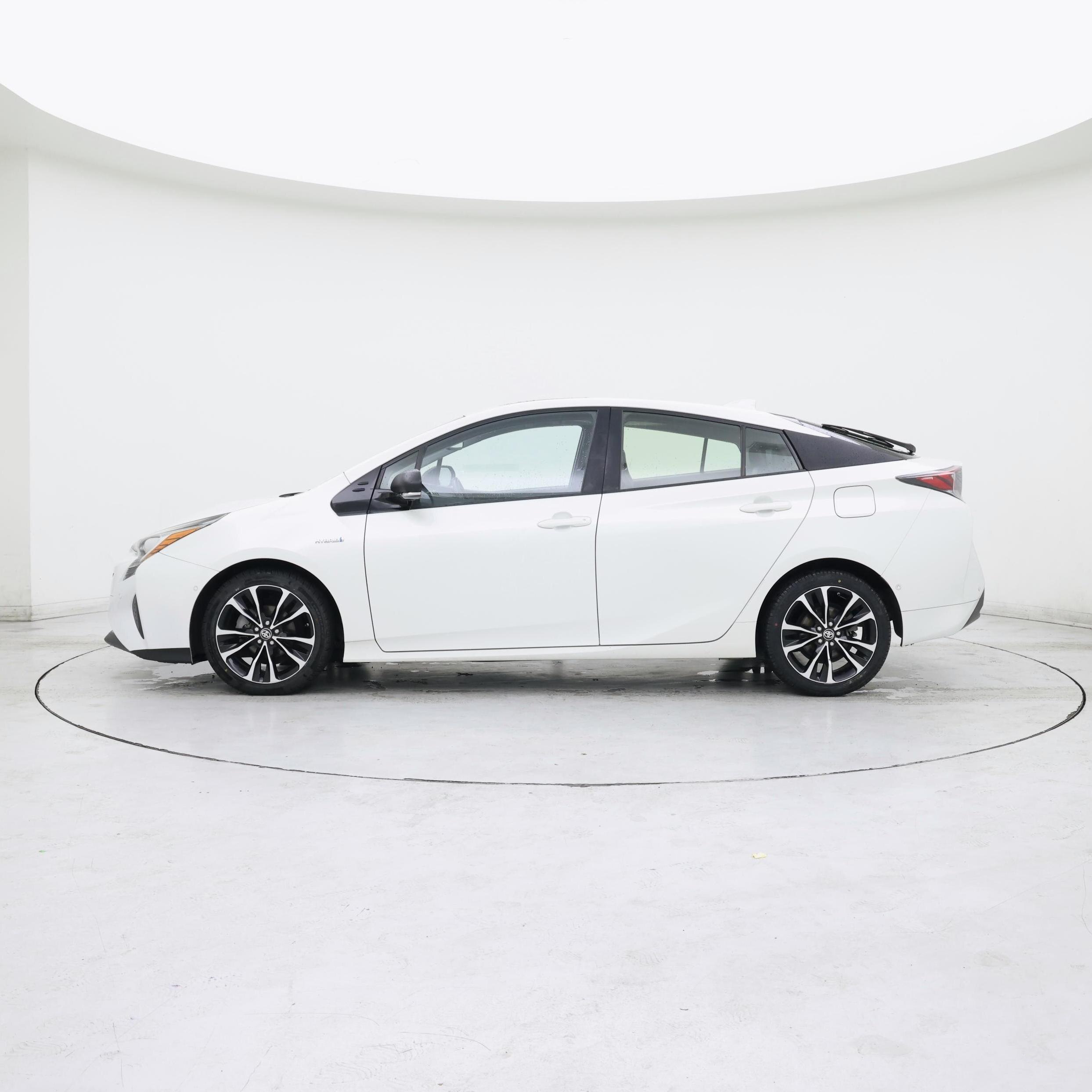 Thumbnail: 2017 Toyota Prius - 3