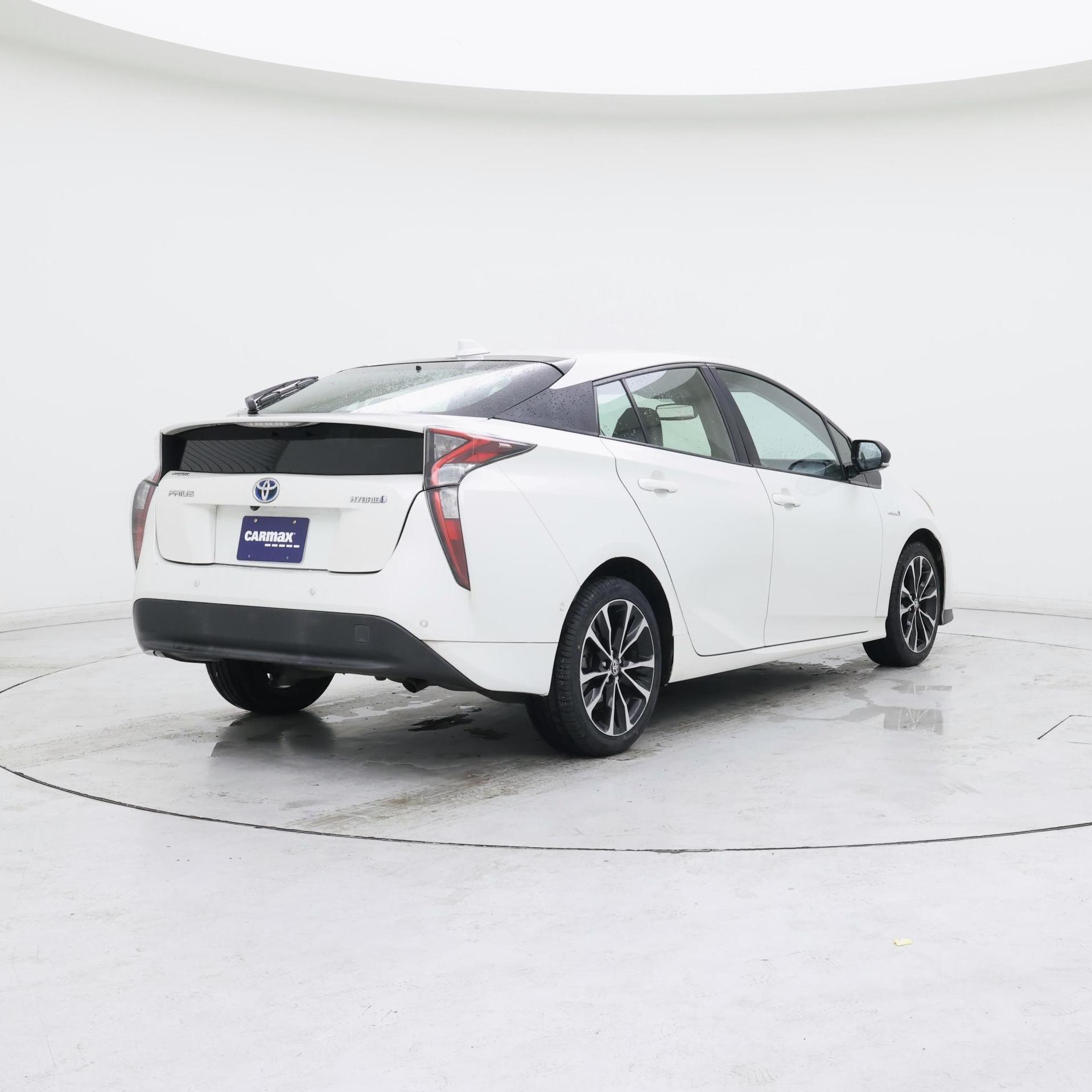 Thumbnail: 2017 Toyota Prius - 8