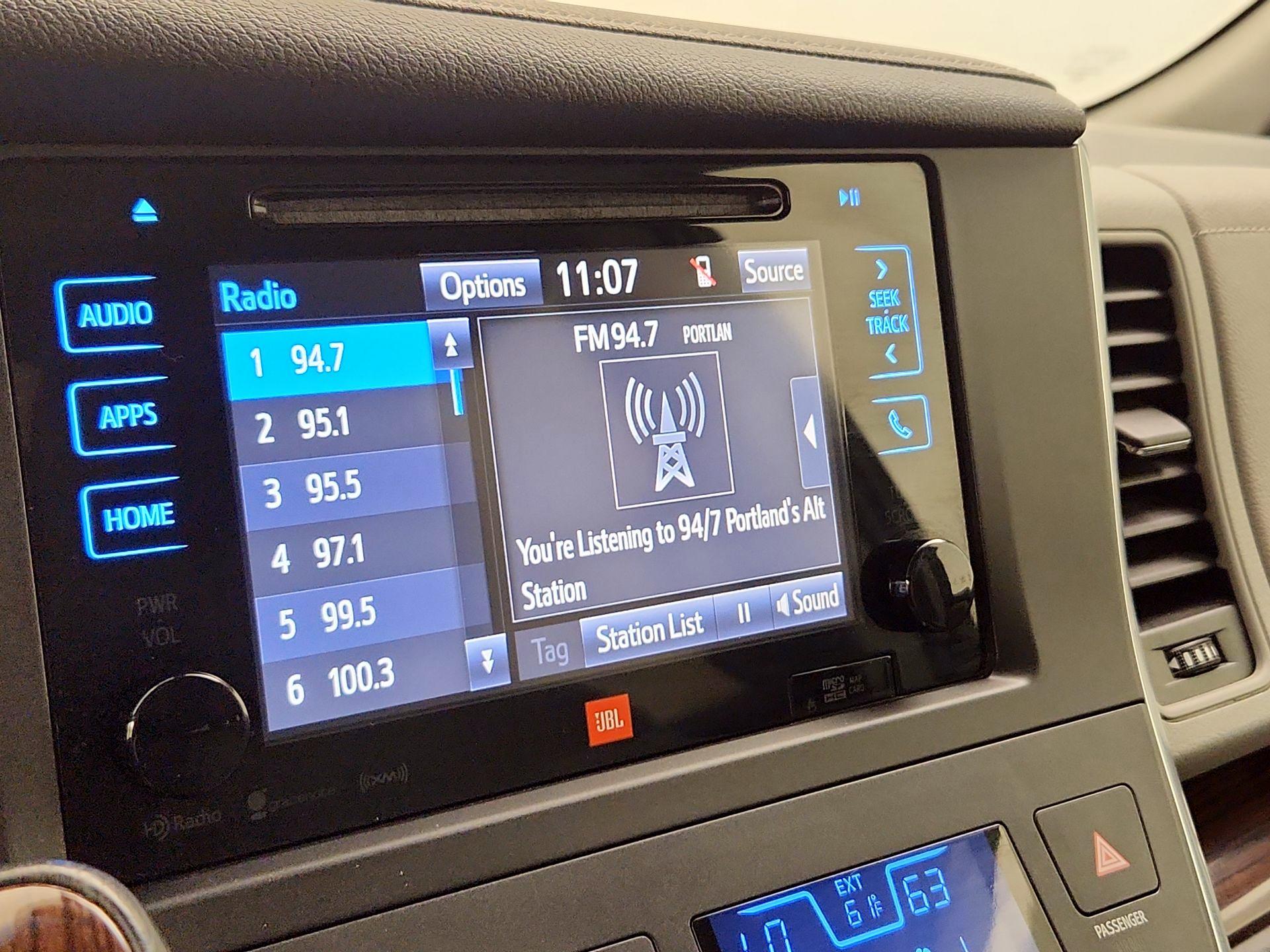 Thumbnail: 2017 Toyota Sienna - 16