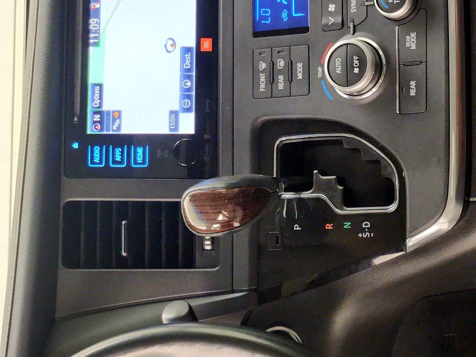 Thumbnail: 2017 Toyota Sienna - 18