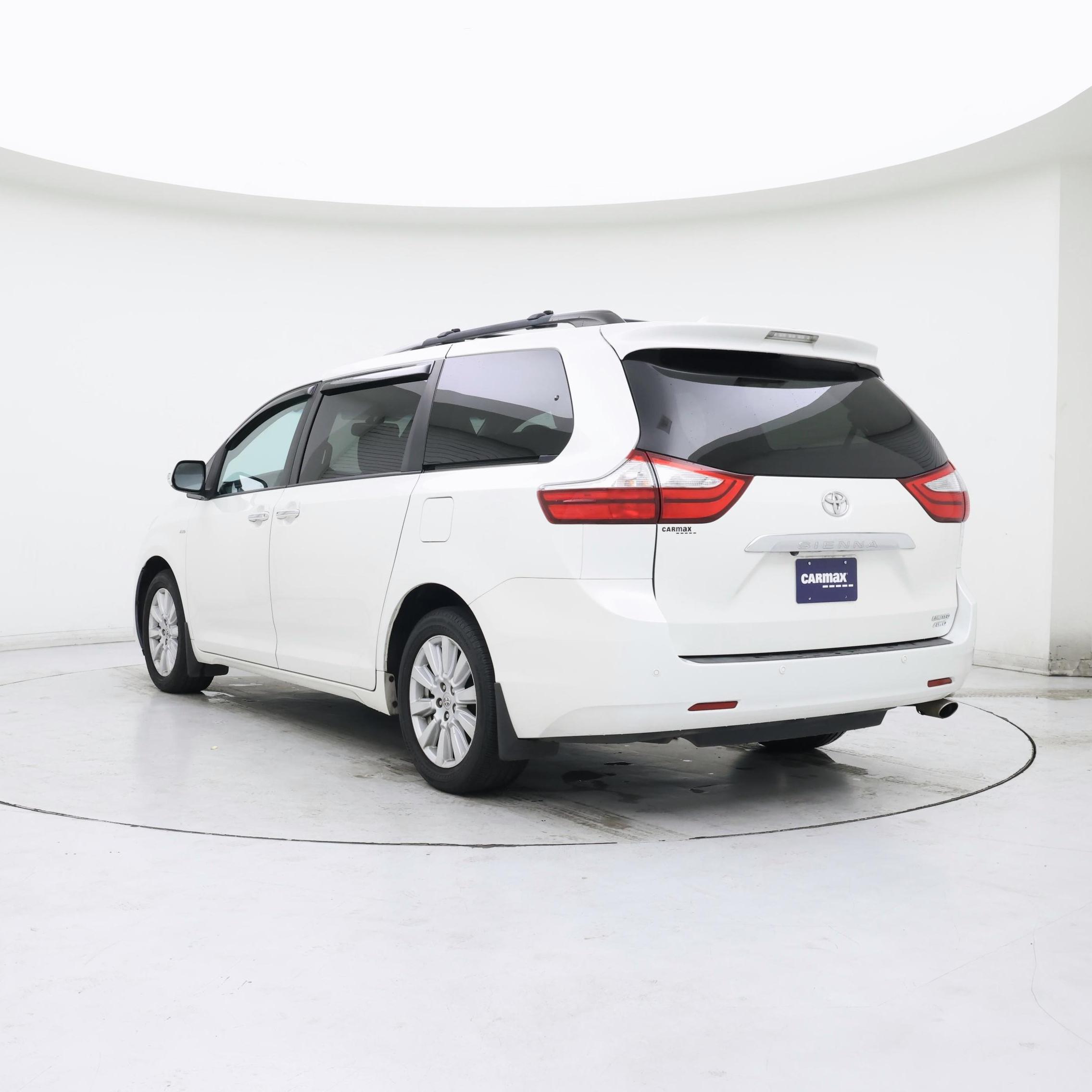 Thumbnail: 2017 Toyota Sienna - 2