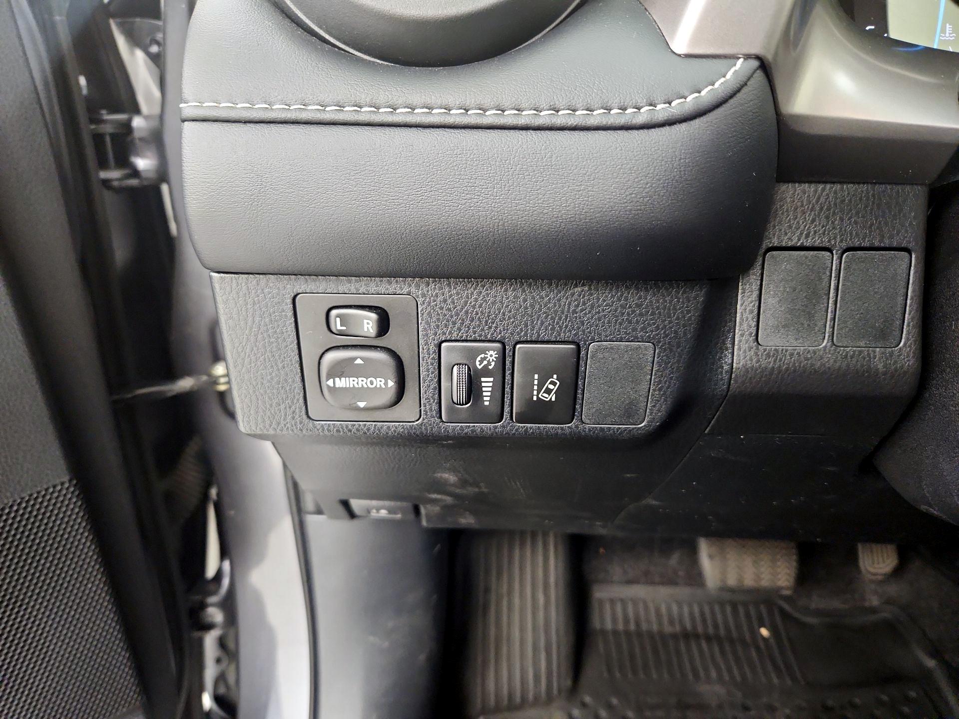 Thumbnail: 2018 Toyota RAV4 - 13