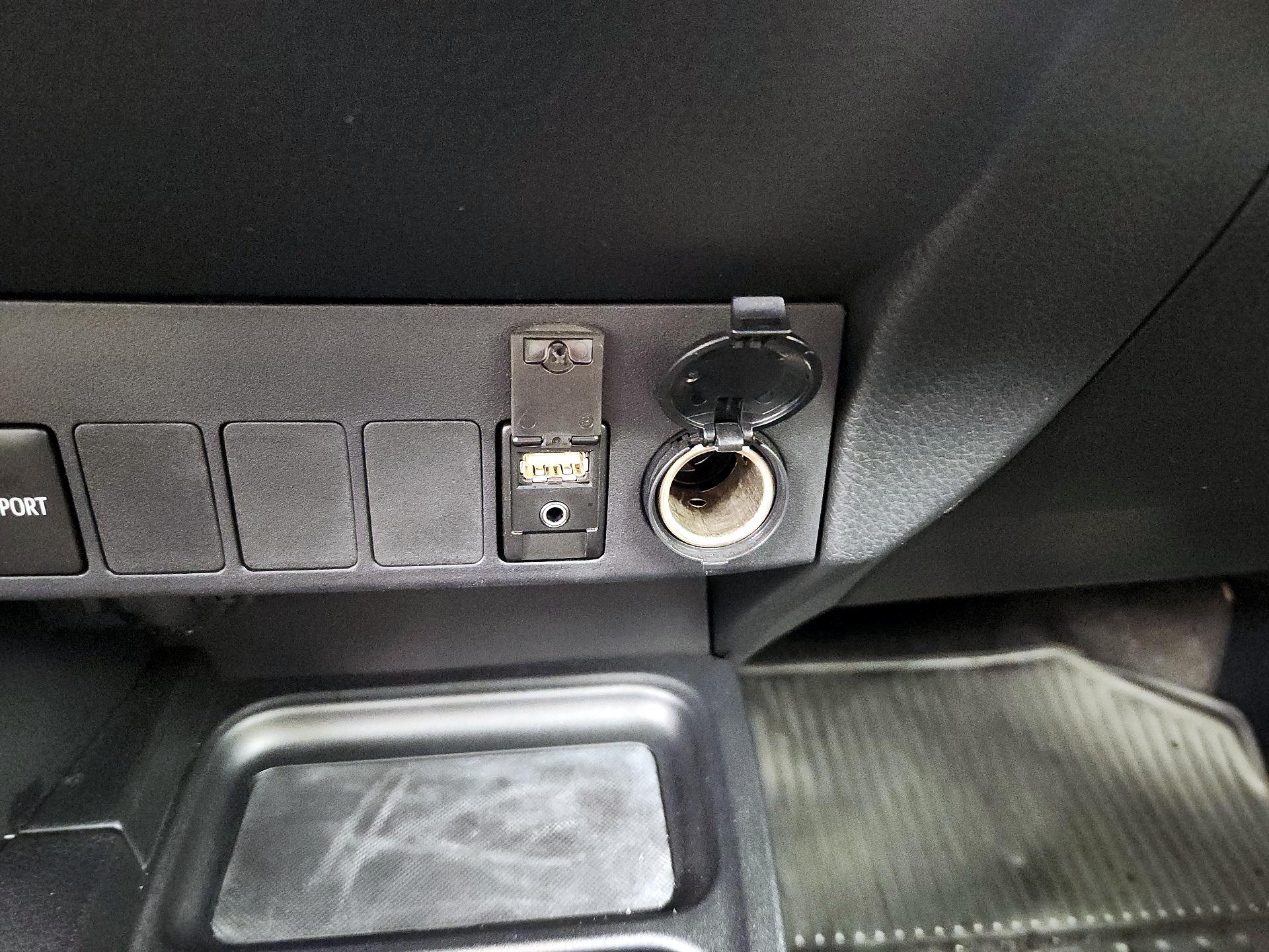 Thumbnail: 2018 Toyota RAV4 - 18