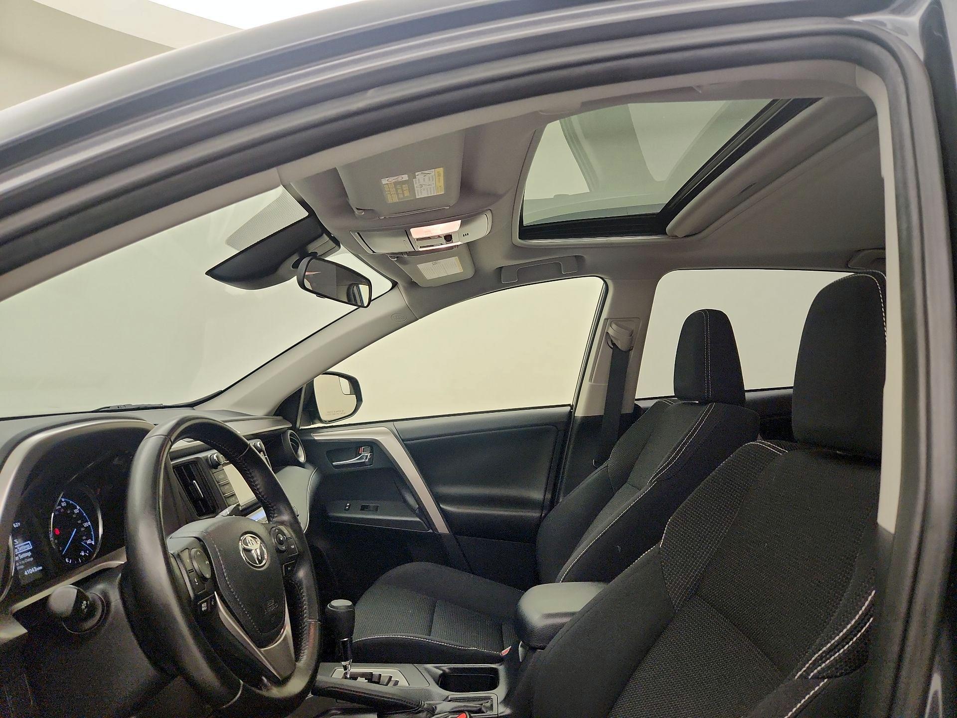 Thumbnail: 2018 Toyota RAV4 - 19