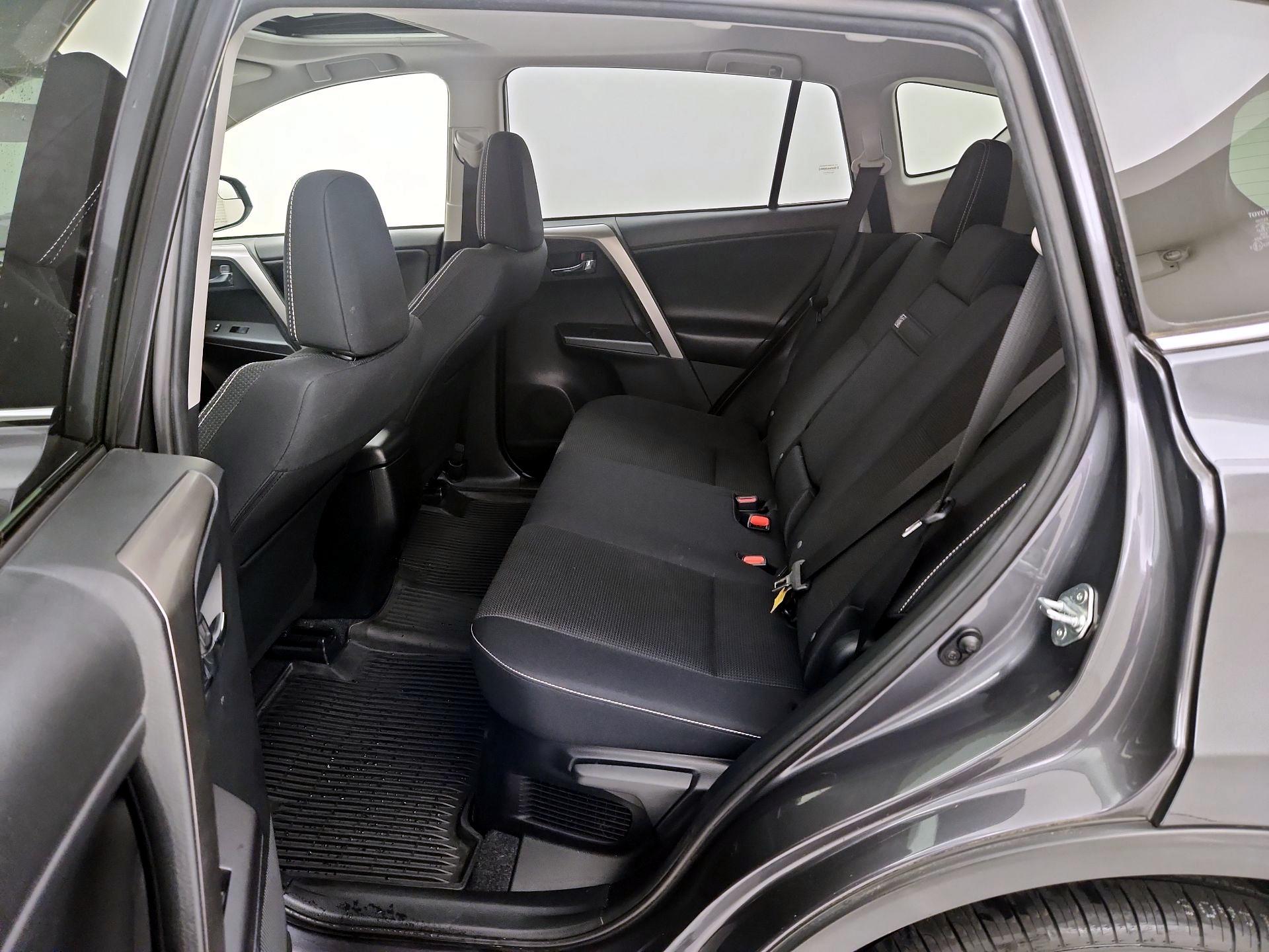 Thumbnail: 2018 Toyota RAV4 - 20