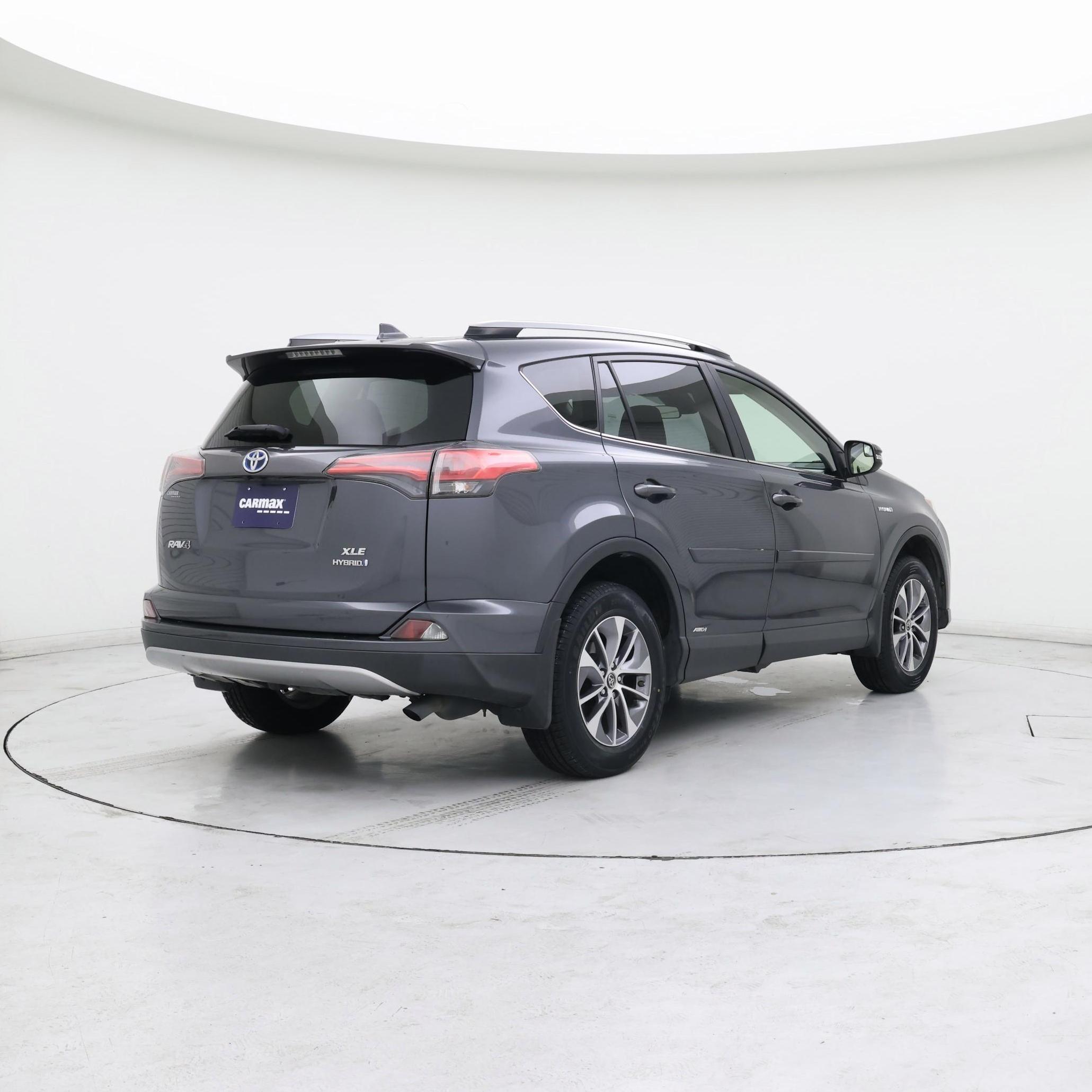 Thumbnail: 2018 Toyota RAV4 - 8