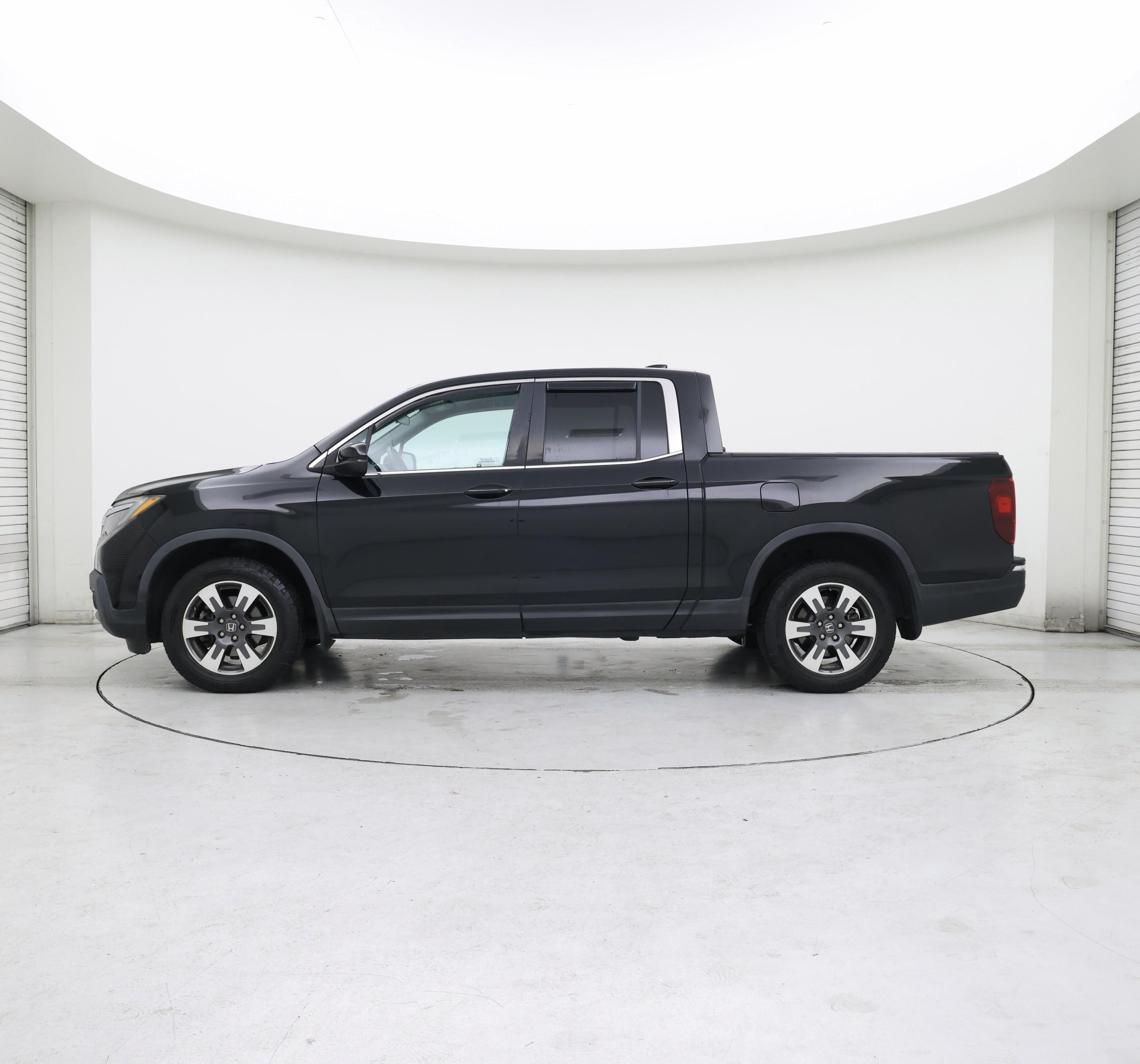 Thumbnail: 2017 Honda Ridgeline - 3