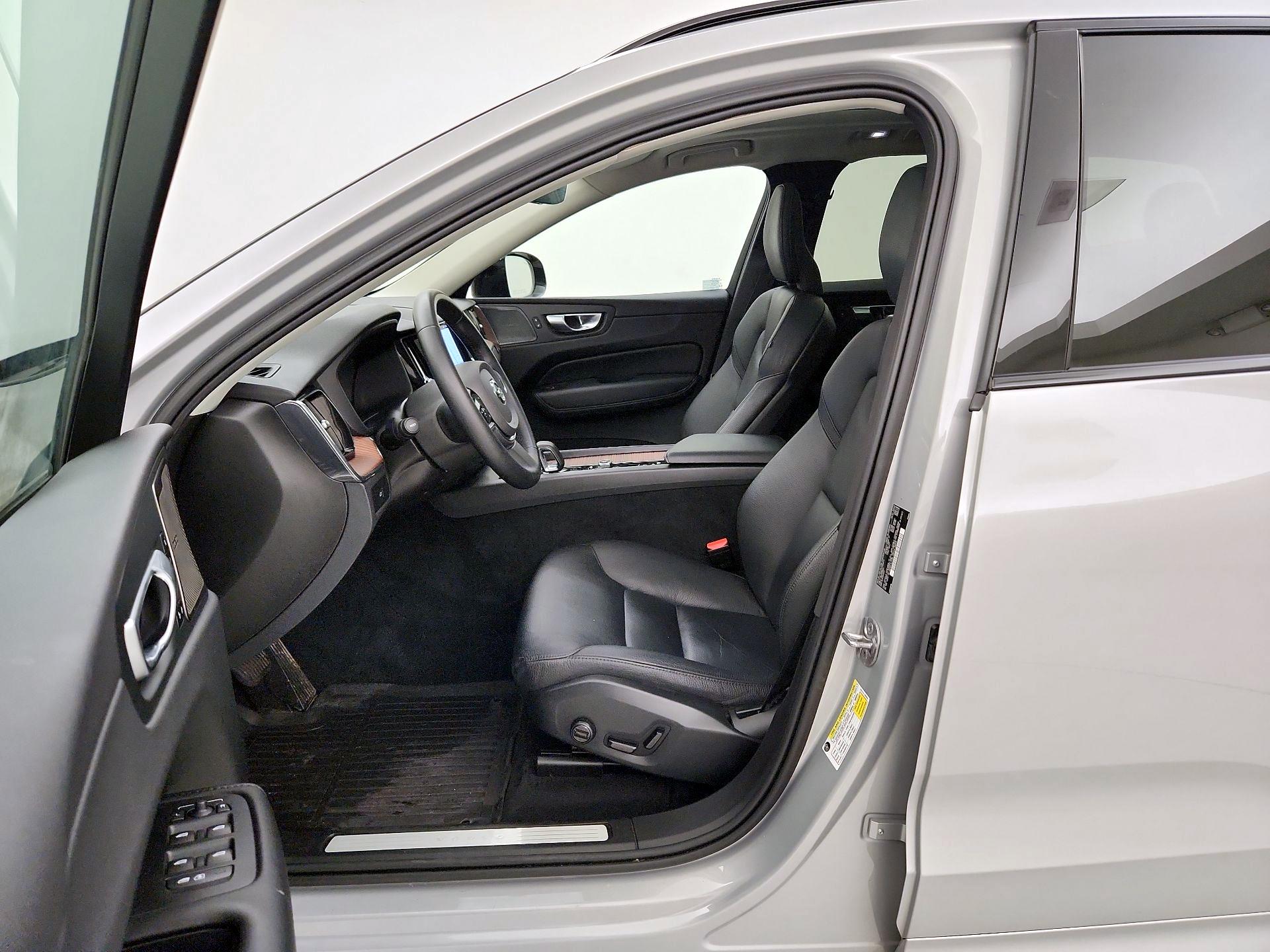 Thumbnail: 2023 Volvo XC60 - 11