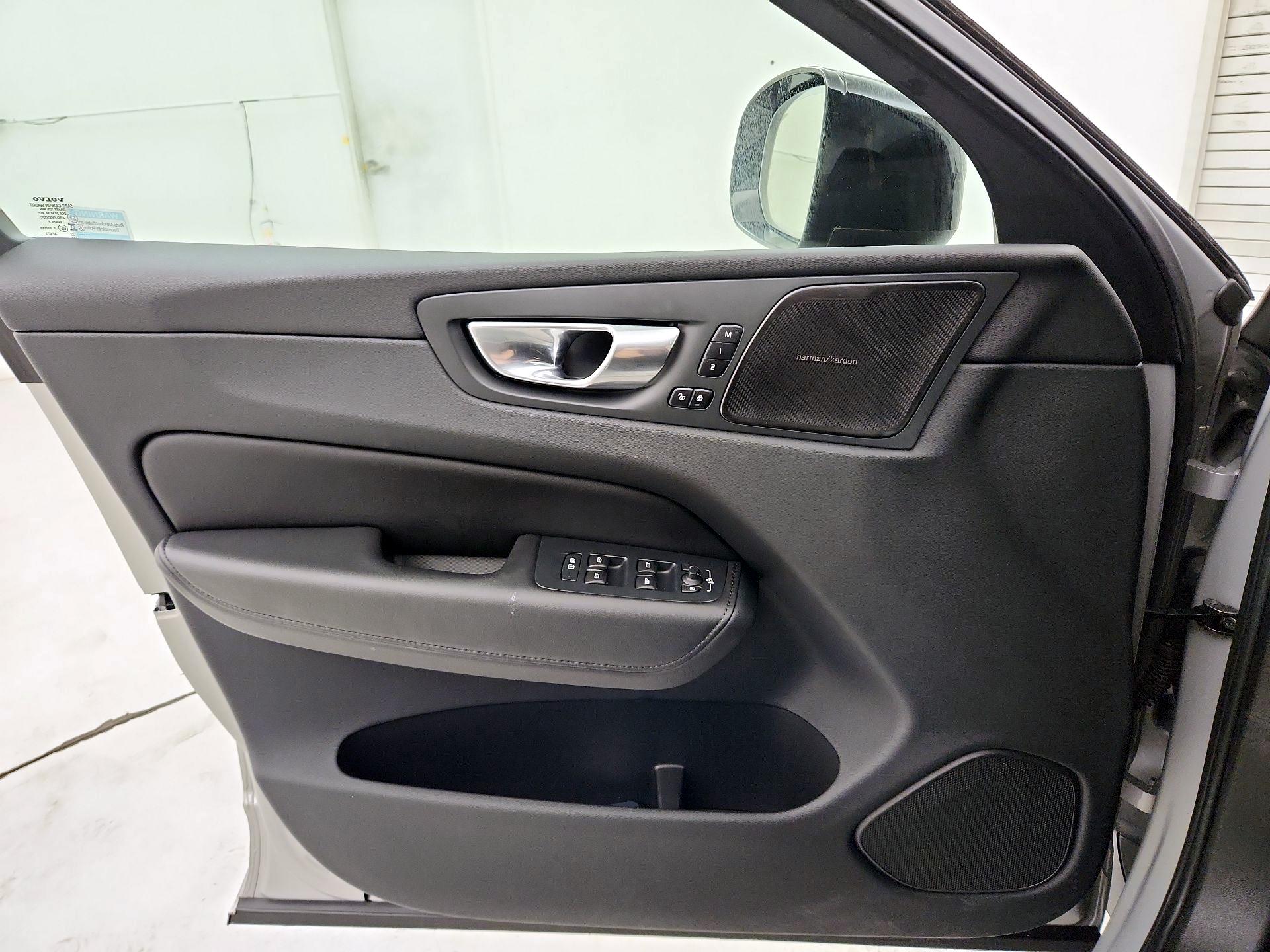 Thumbnail: 2023 Volvo XC60 - 12