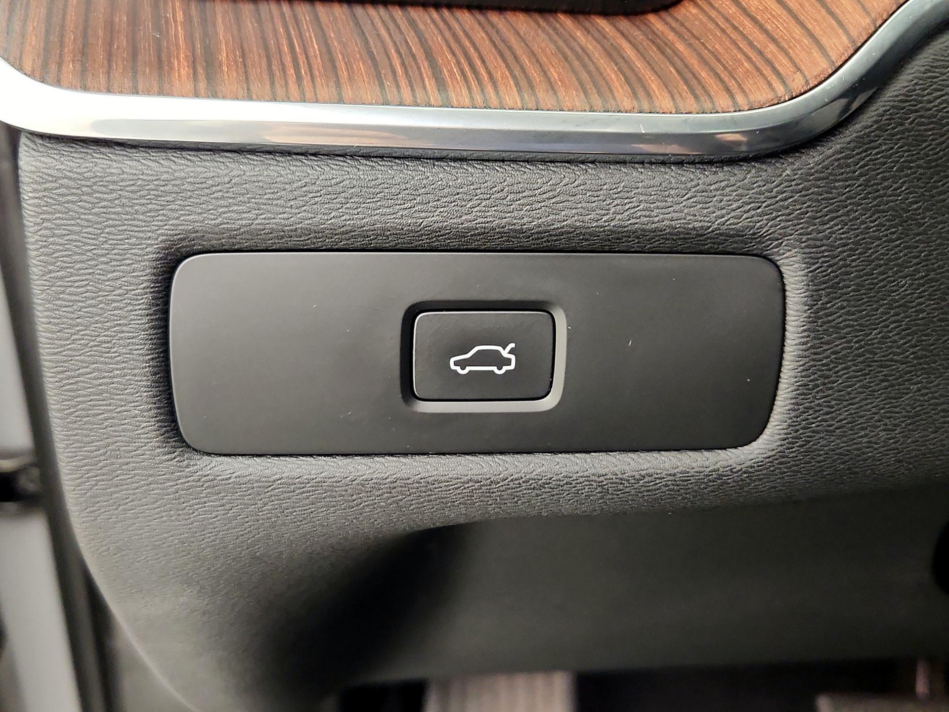 Thumbnail: 2023 Volvo XC60 - 13