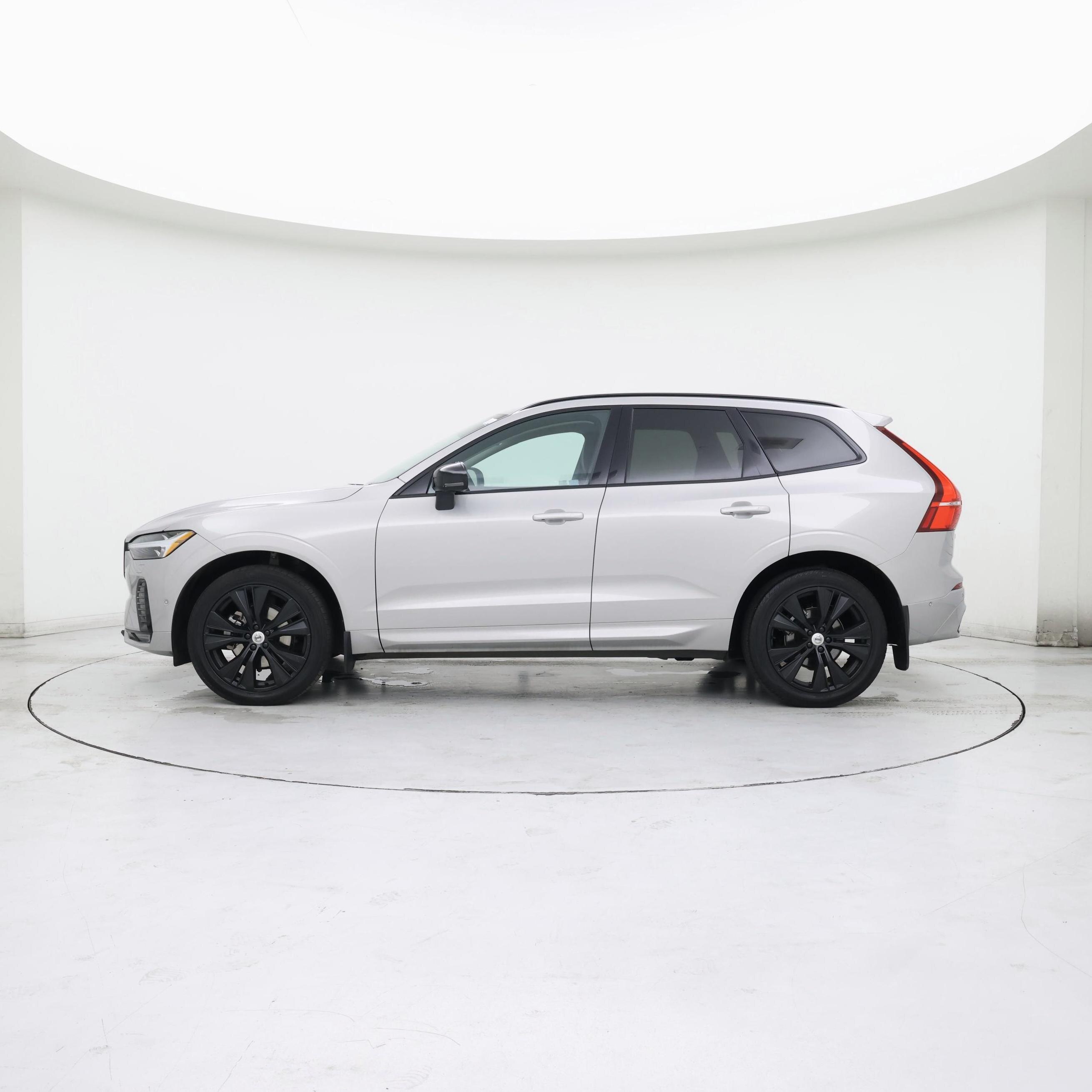 Thumbnail: 2023 Volvo XC60 - 3