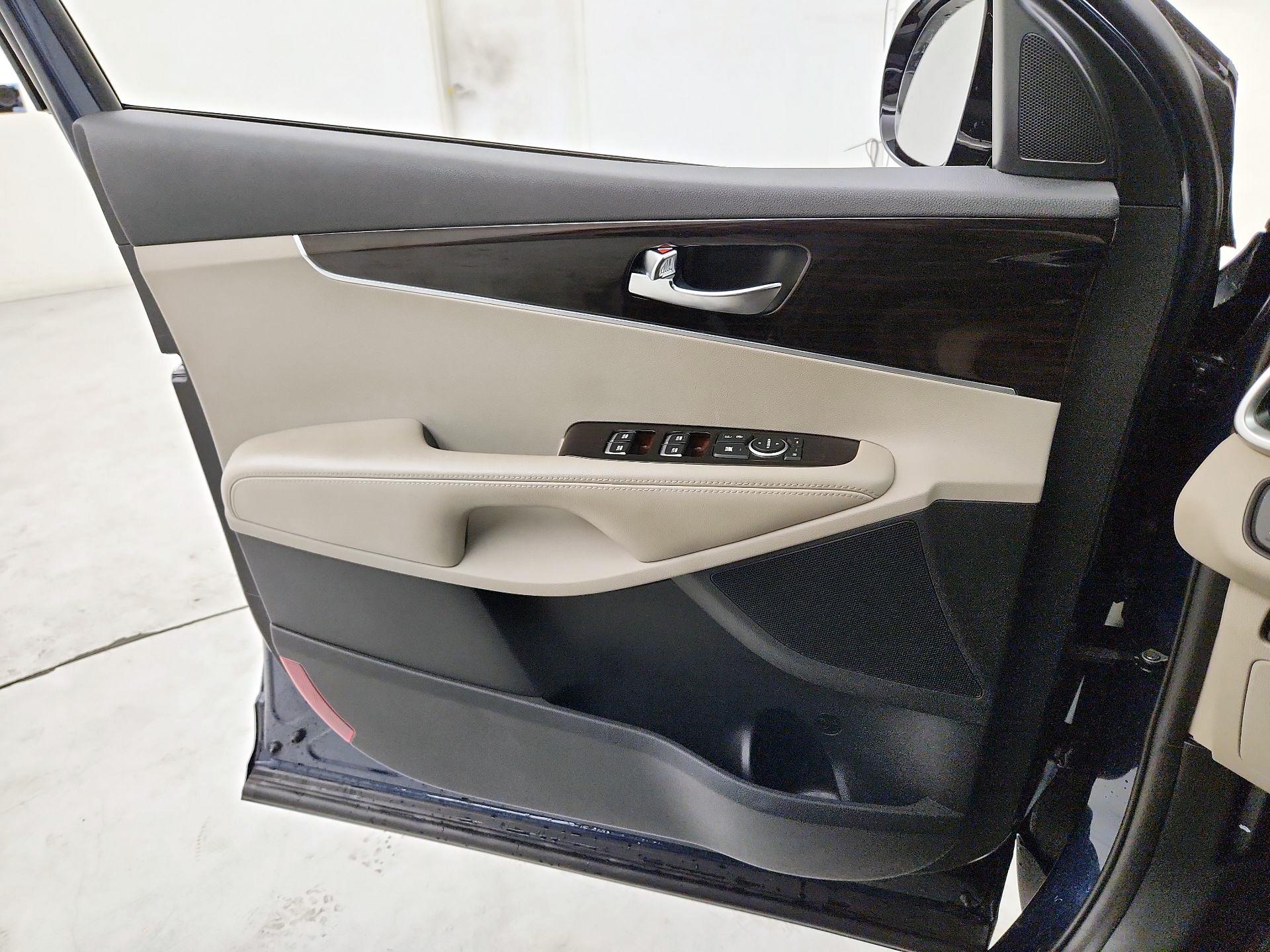 Thumbnail: 2019 Kia Sorento - 12