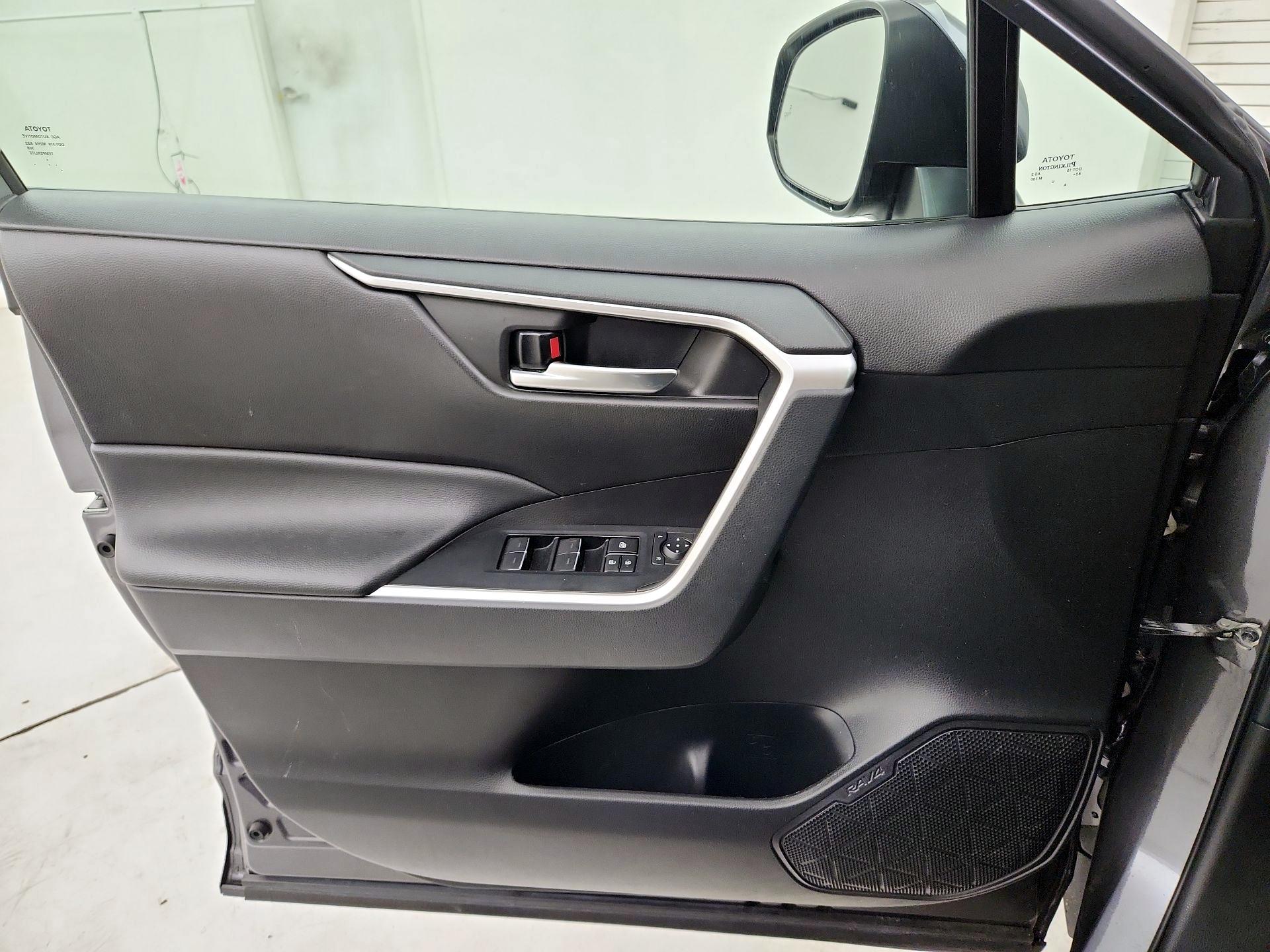 Thumbnail: 2022 Toyota RAV4 - 12