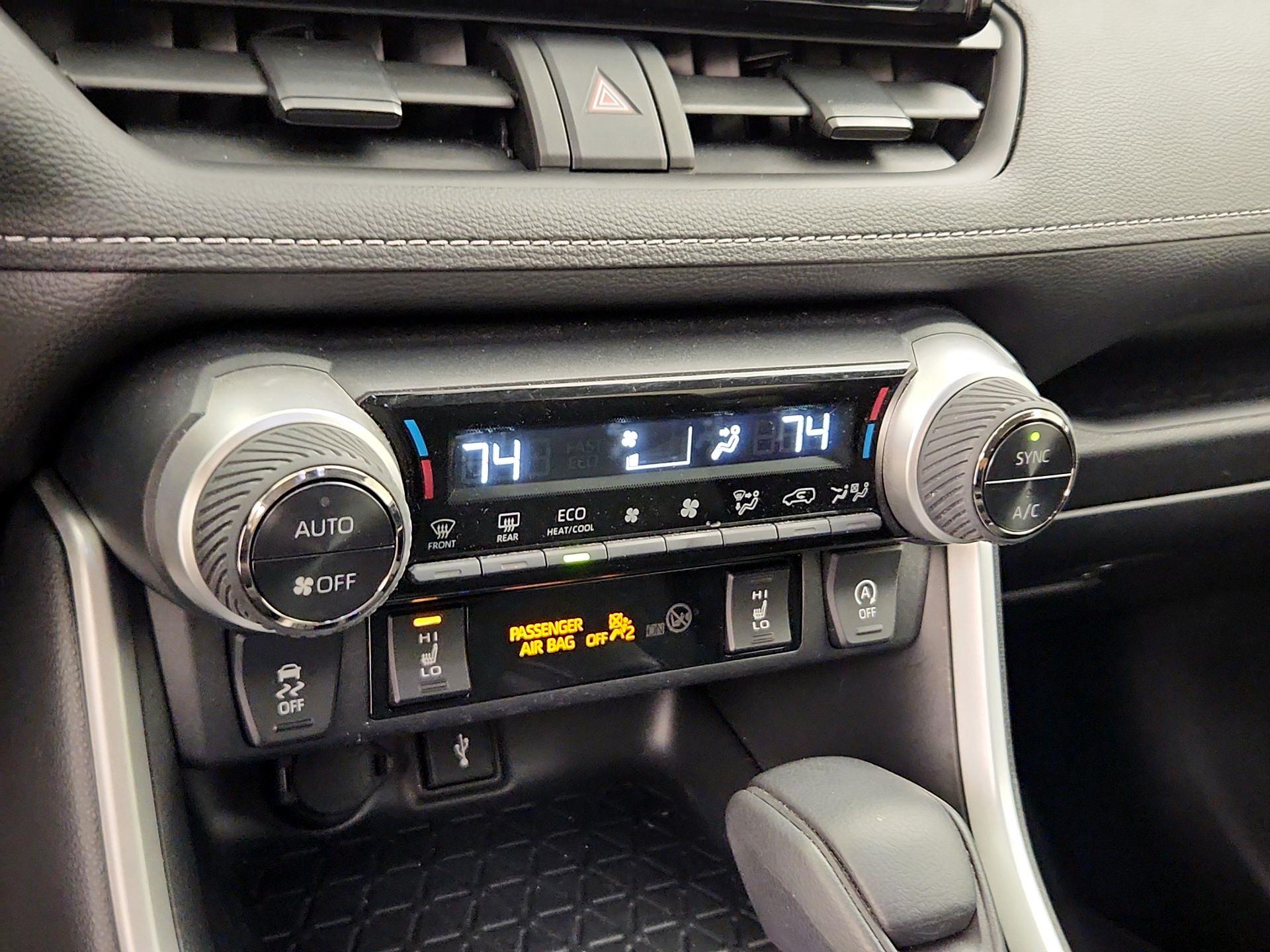 Thumbnail: 2022 Toyota RAV4 - 16