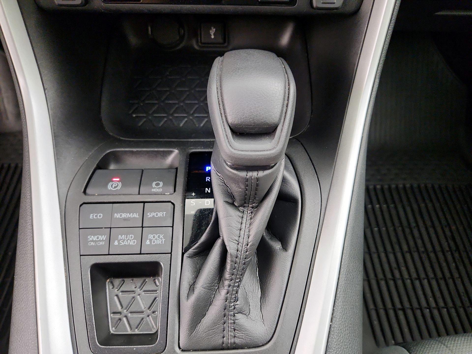 Thumbnail: 2022 Toyota RAV4 - 17