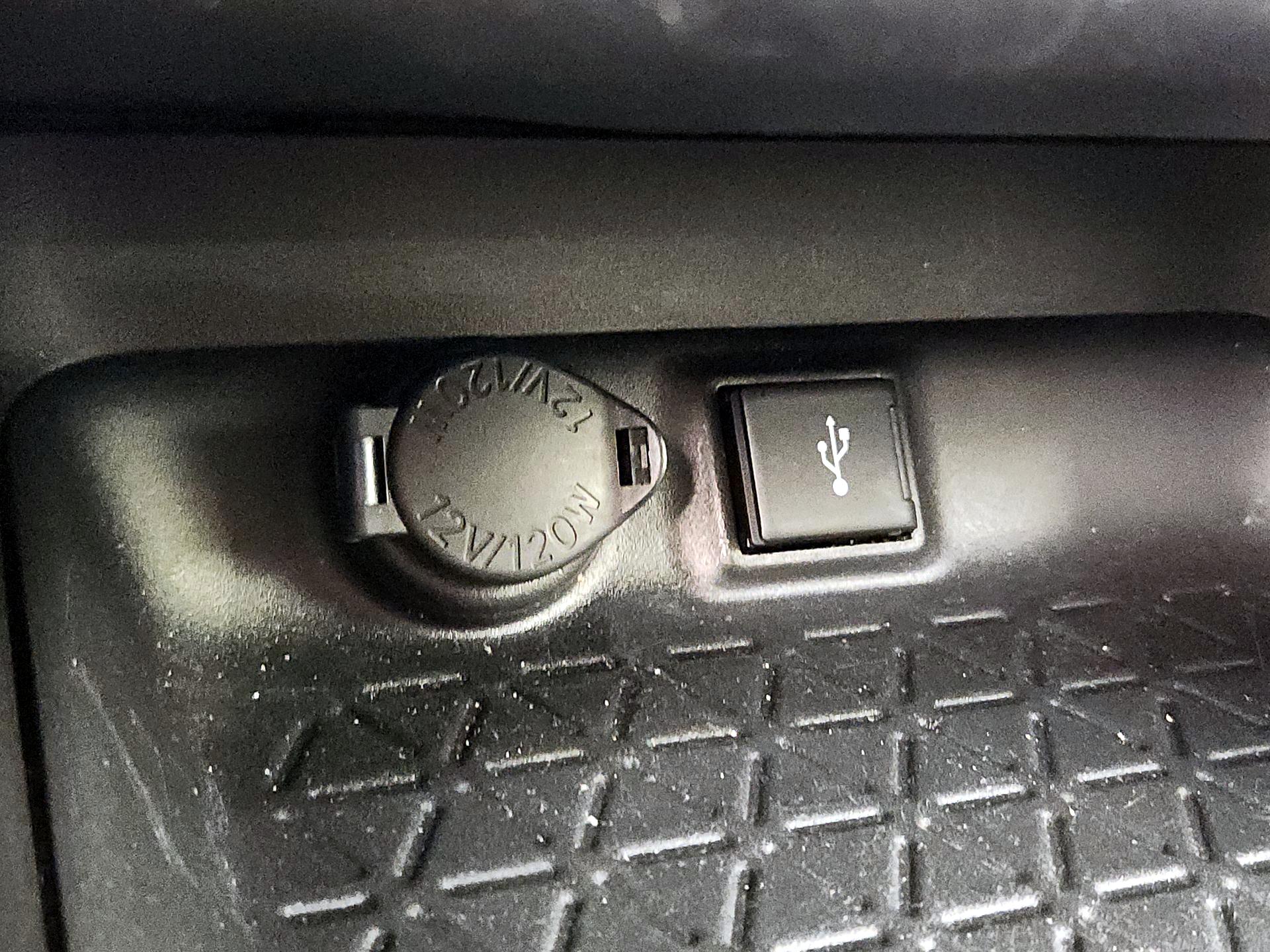 Thumbnail: 2022 Toyota RAV4 - 18